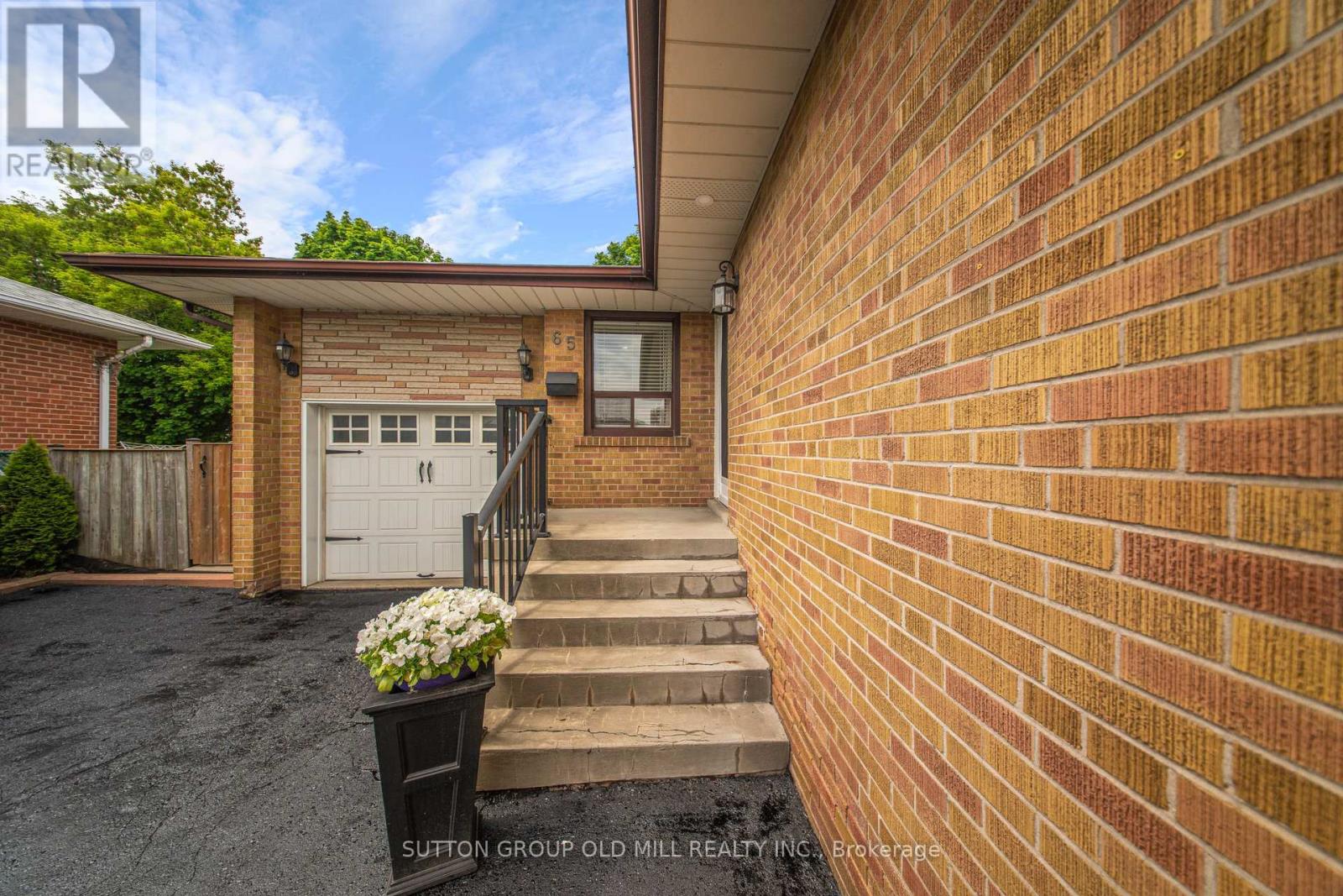 Property at 65 ASHWOOD CRESCENT image 3