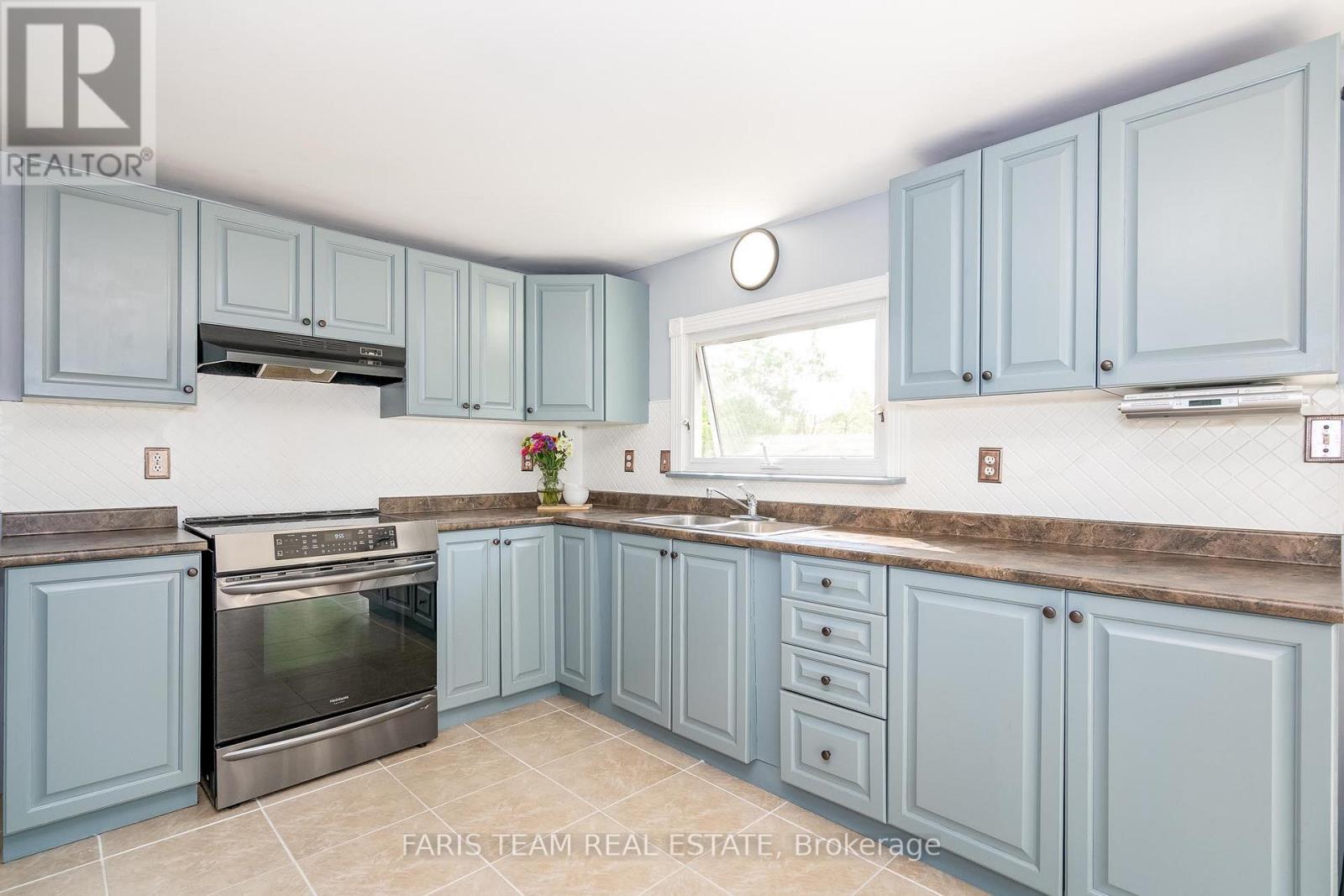 629 Mertz Corner Road, Tiny, Ontario  L0K 2E1 - Photo 8 - S12207148