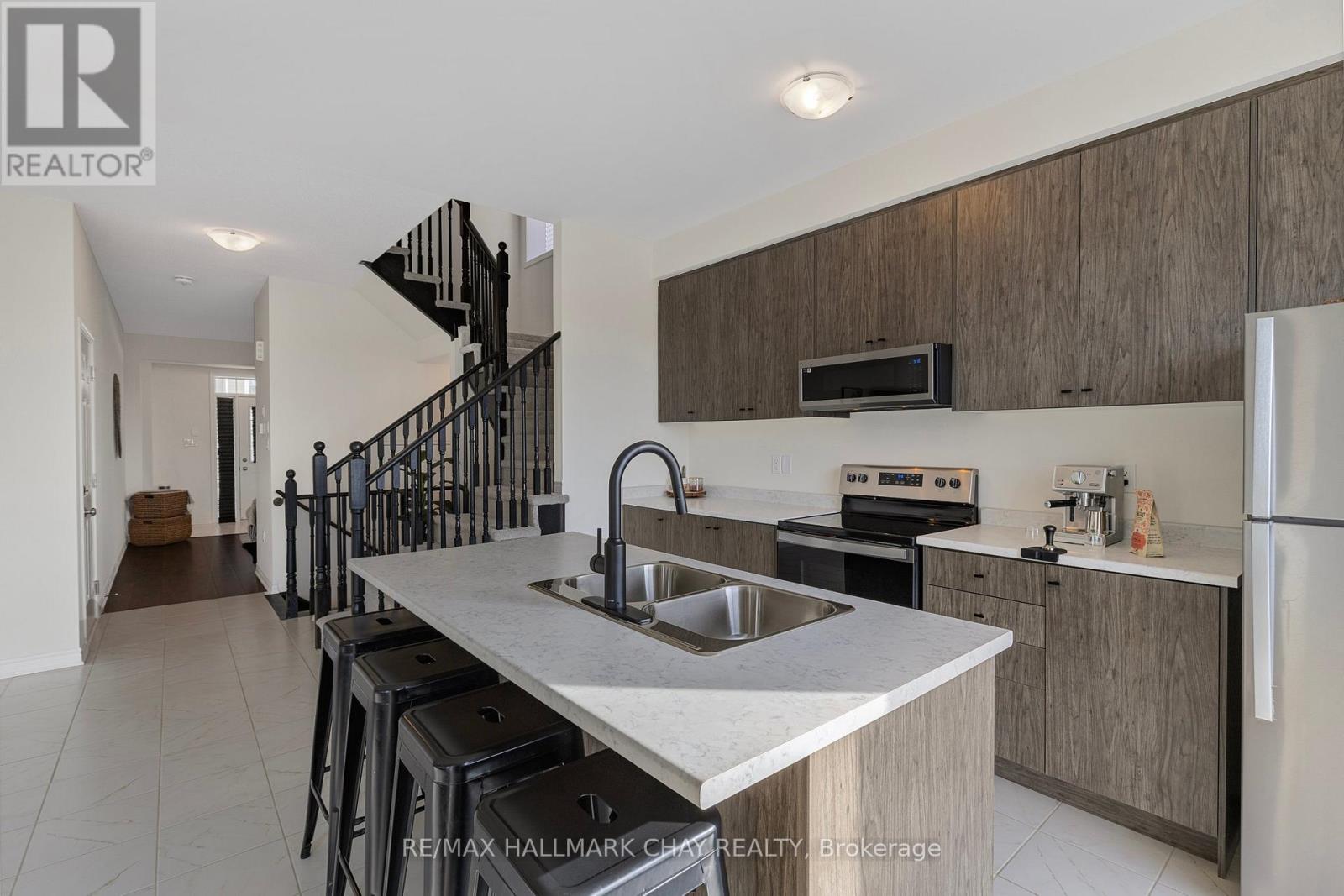 16 Shapira Avenue, Wasaga Beach, Ontario  L9Z 0K2 - Photo 8 - S12207320