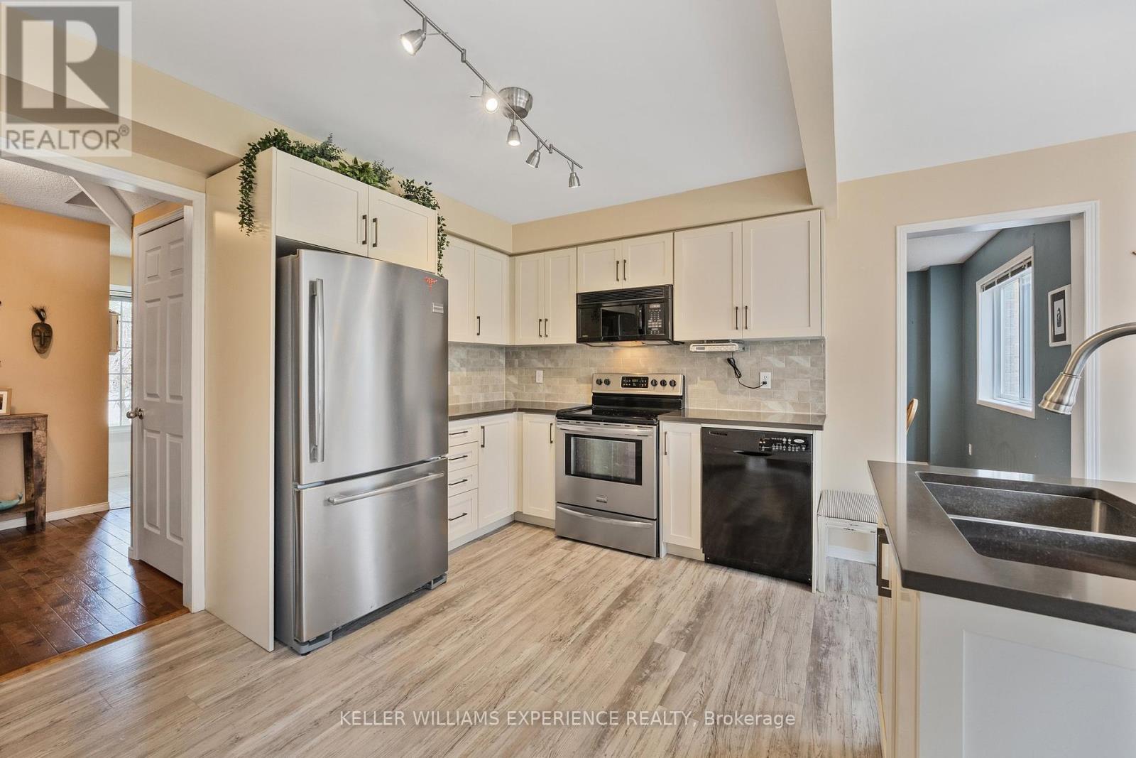 481 Ferndale Drive N, Barrie, Ontario  L4N 7X7 - Photo 12 - S12207351
