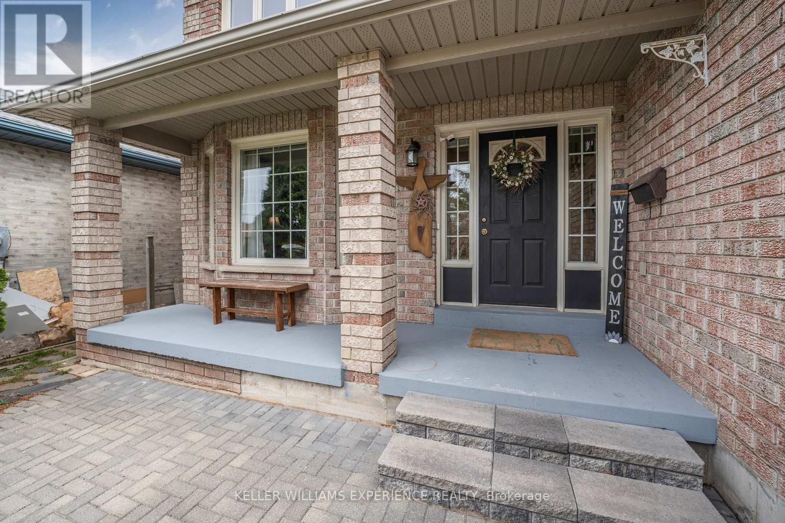 481 Ferndale Drive N, Barrie, Ontario  L4N 7X7 - Photo 3 - S12207351