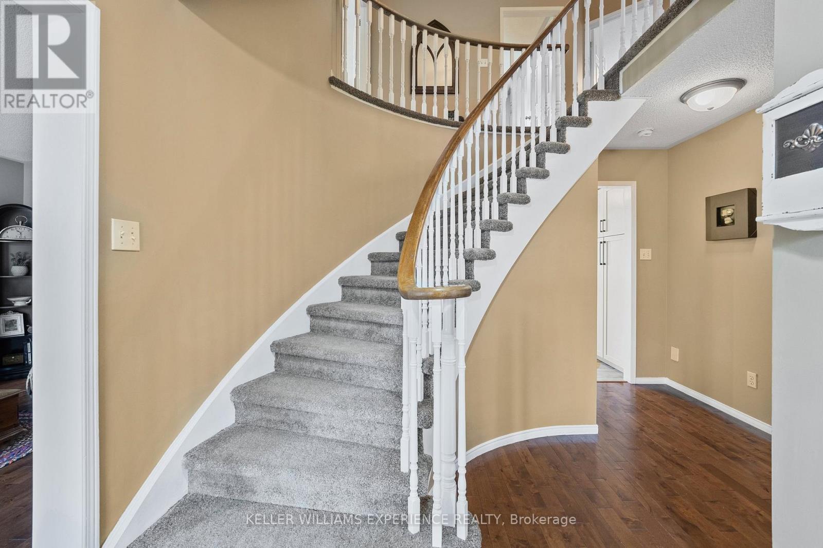 481 Ferndale Drive N, Barrie, Ontario  L4N 7X7 - Photo 4 - S12207351