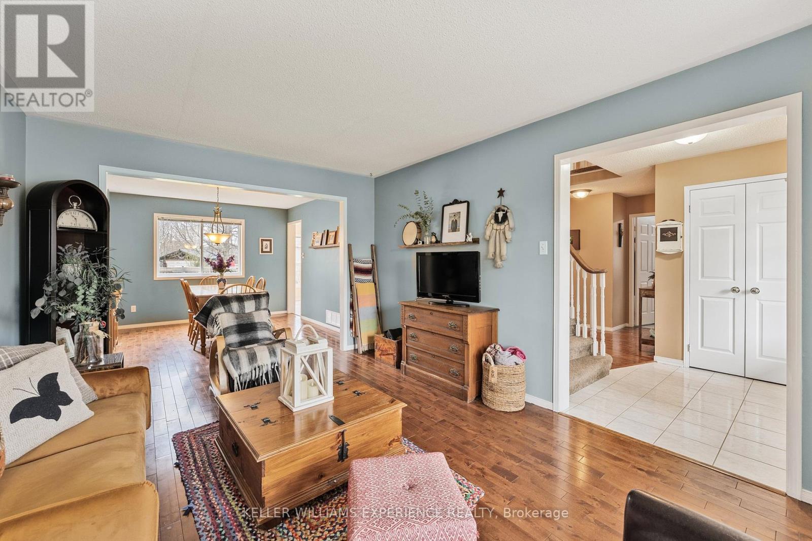 481 Ferndale Drive N, Barrie, Ontario  L4N 7X7 - Photo 7 - S12207351