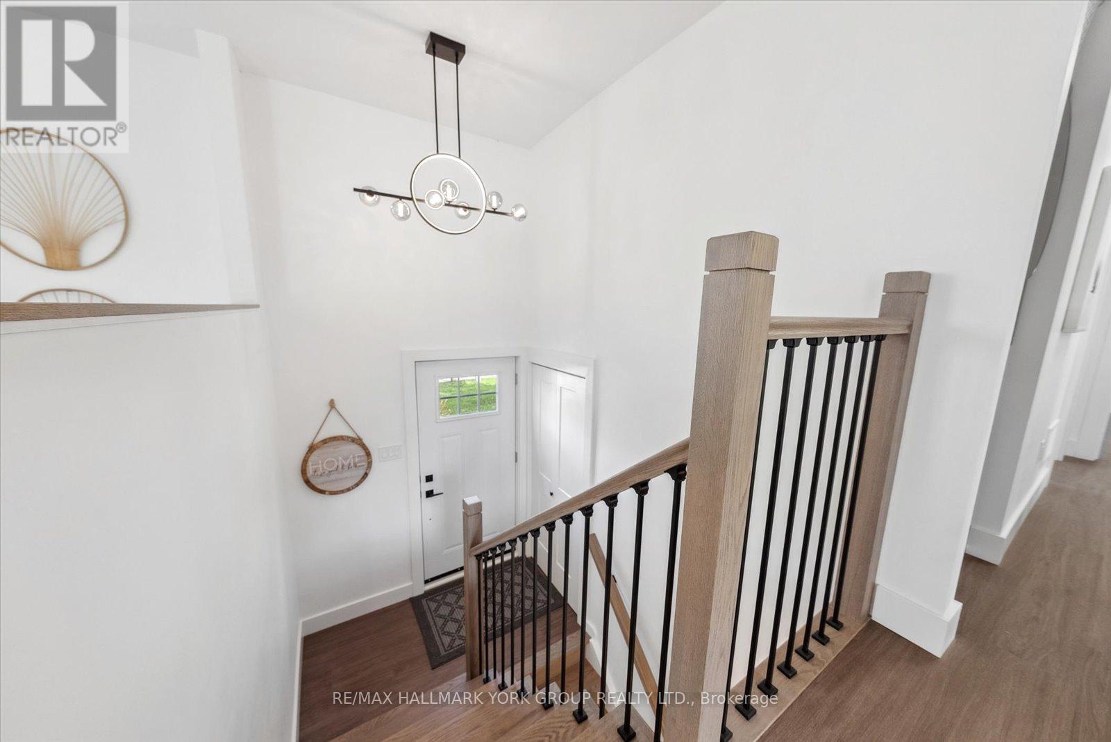 352 Anne Street N, Barrie, Ontario  L4N 5M9 - Photo 2 - S12207445