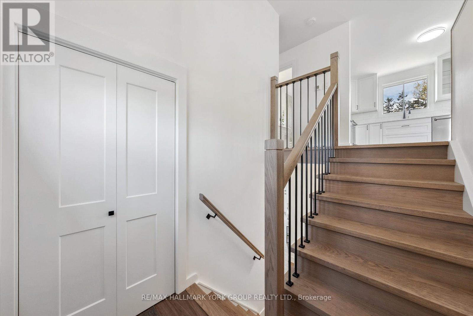 352 Anne Street N, Barrie, Ontario  L4N 5M9 - Photo 3 - S12207445