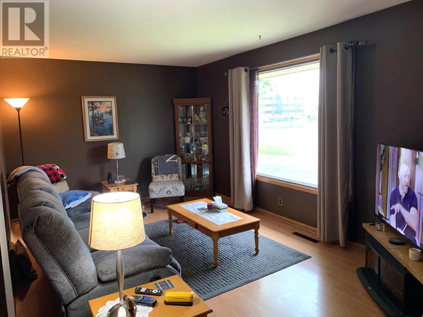Property at 456 James St S image 4