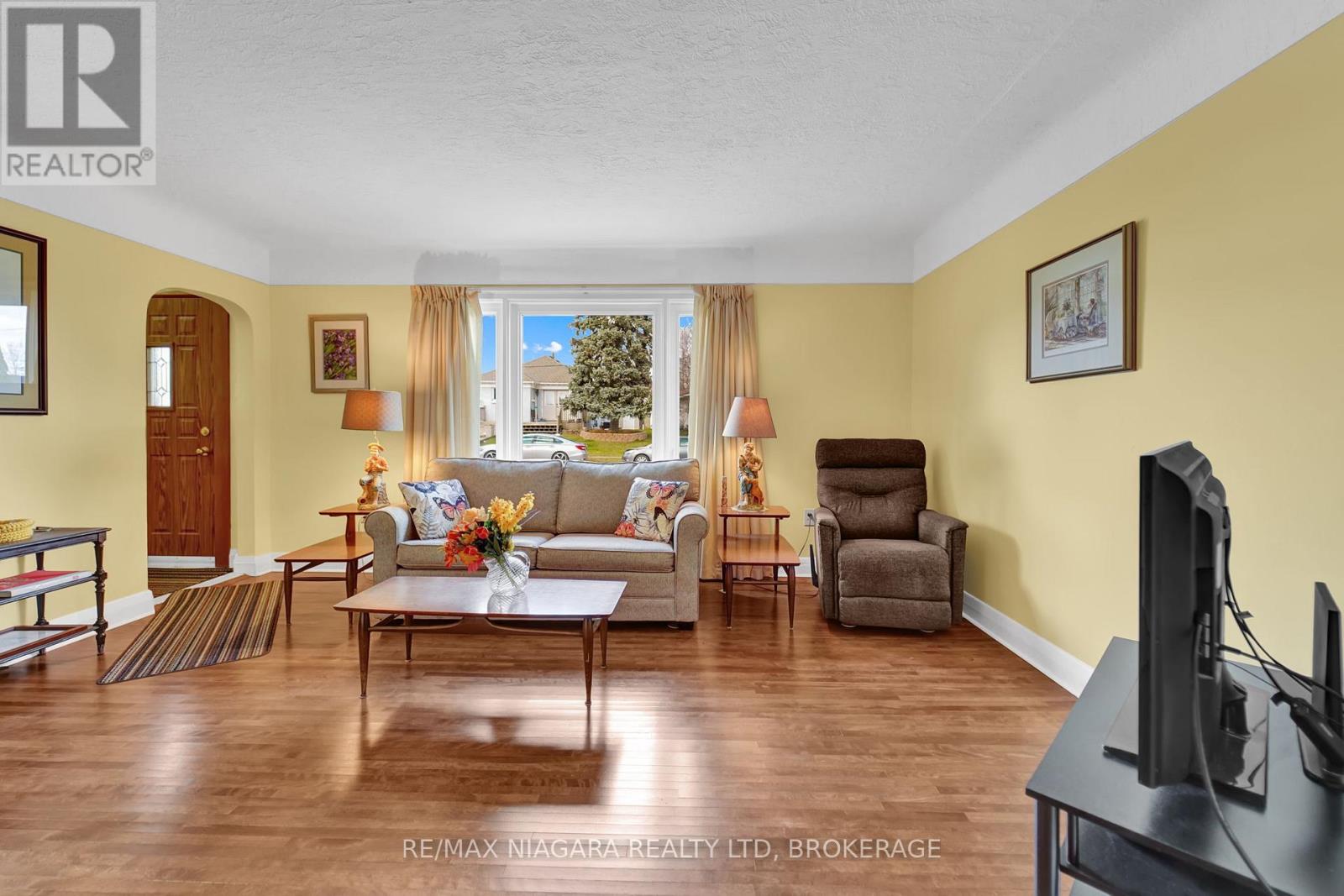 5428 Inglis Drive, Niagara Falls, Ontario  L2E 2V2 - Photo 2 - X12207615