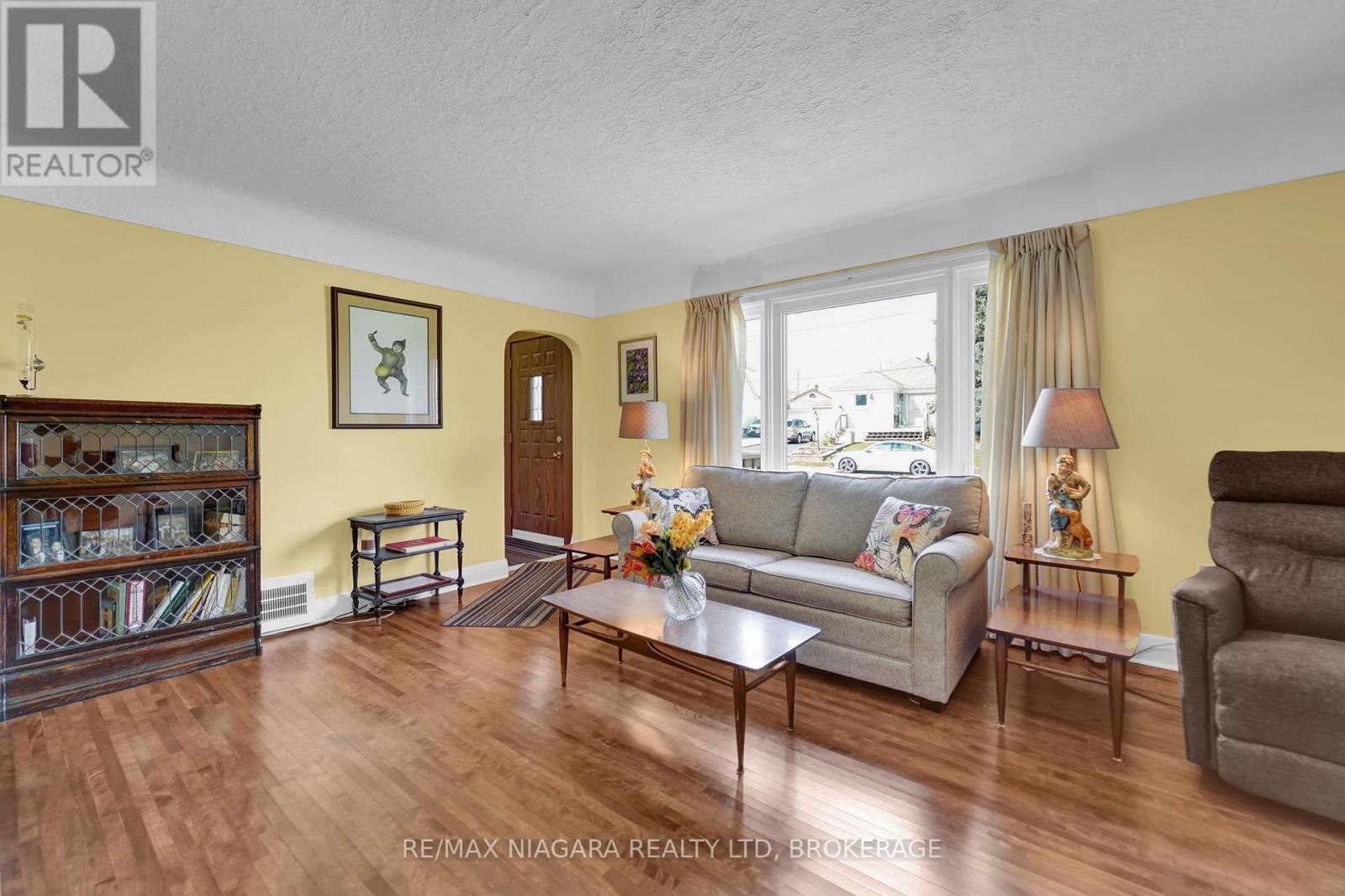 5428 Inglis Drive, Niagara Falls, Ontario  L2E 2V2 - Photo 3 - X12207615
