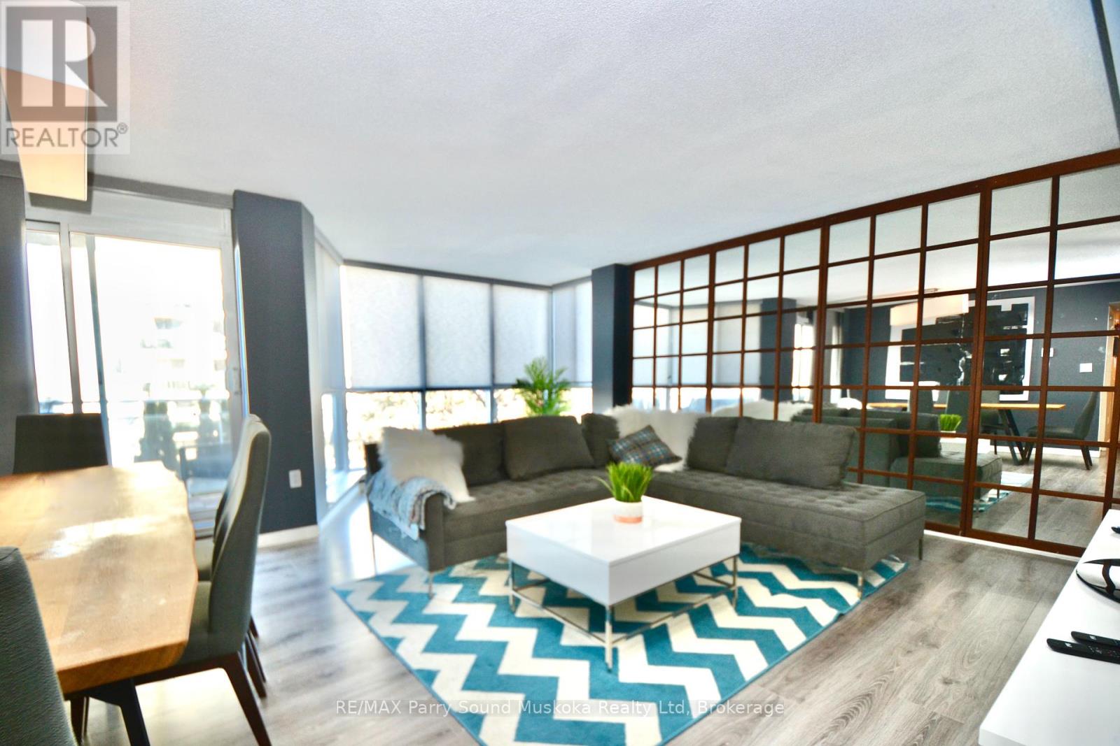 205 - 1071 QUEENS AVENUE E, Oakville, Ontario