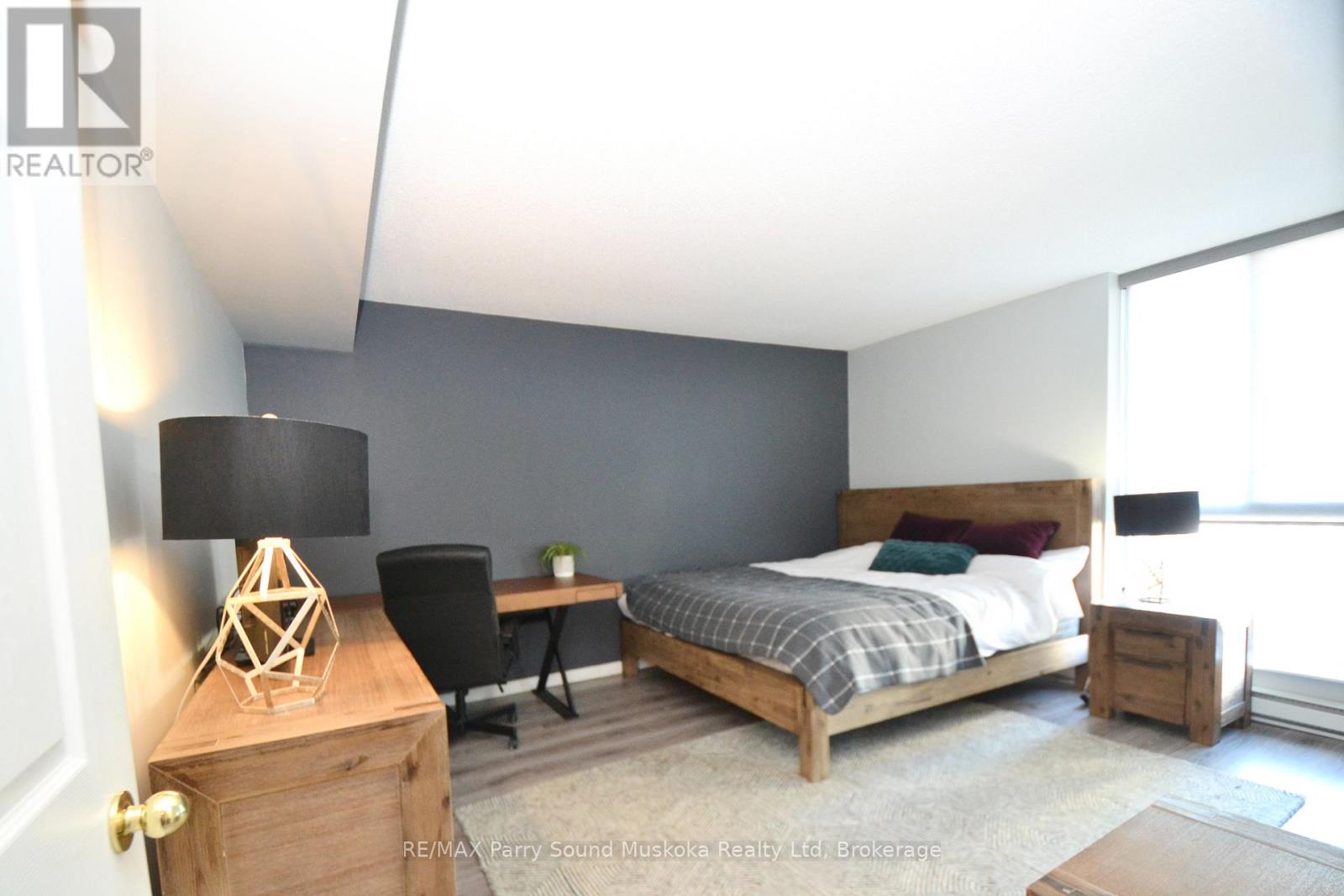 205 - 1071 Queens Avenue E, Oakville, Ontario  L6H 2R5 - Photo 10 - W12207580