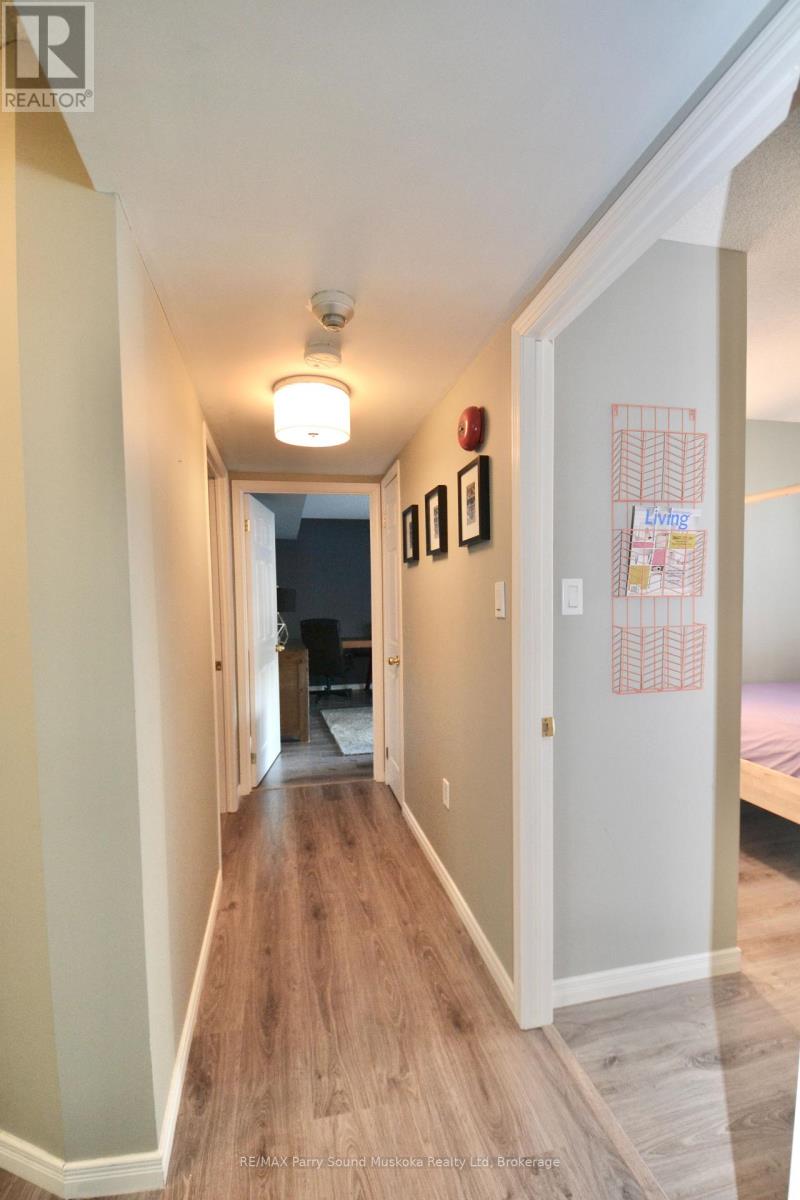 205 - 1071 Queens Avenue E, Oakville, Ontario  L6H 2R5 - Photo 12 - W12207580