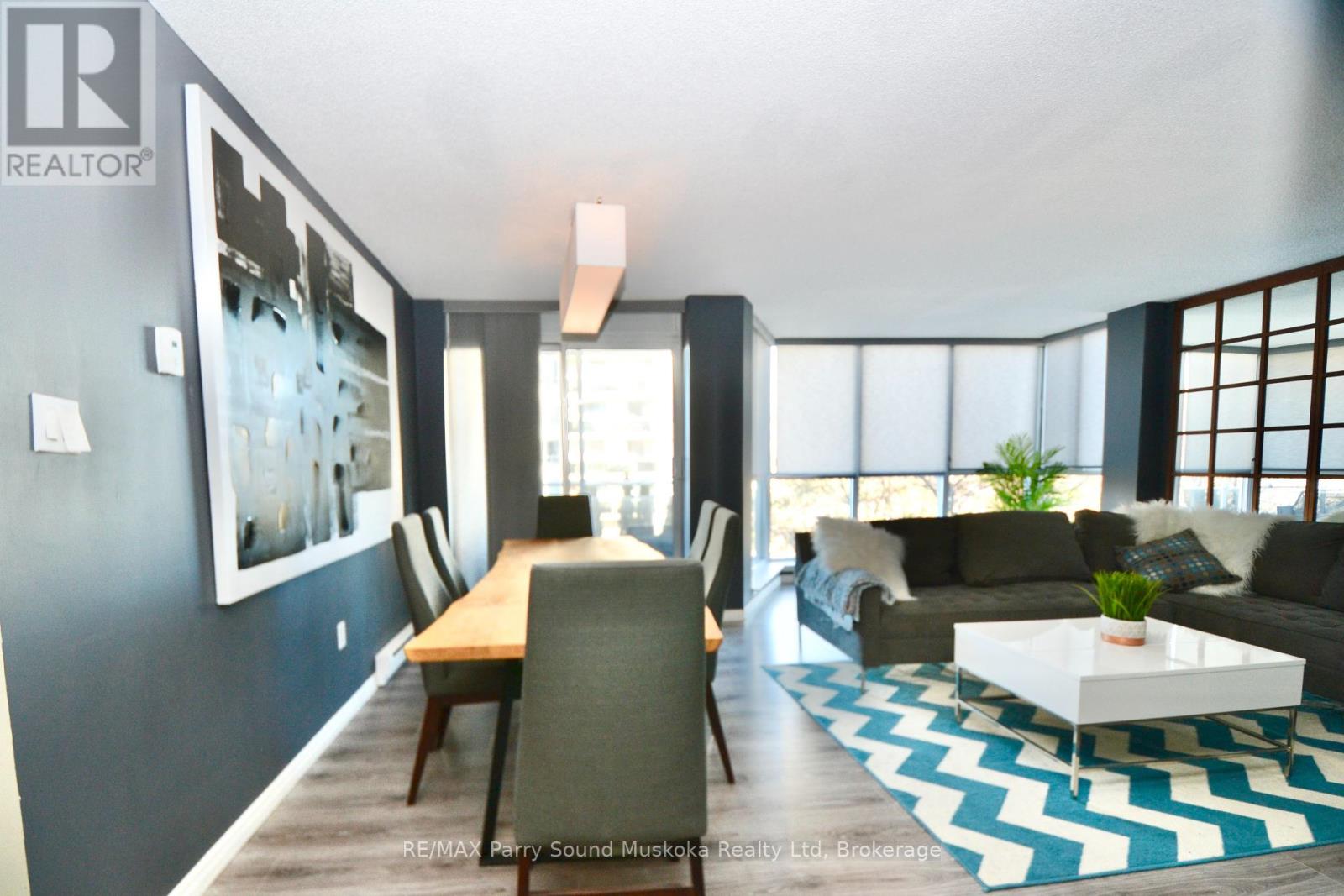 205 - 1071 Queens Avenue E, Oakville, Ontario  L6H 2R5 - Photo 3 - W12207580