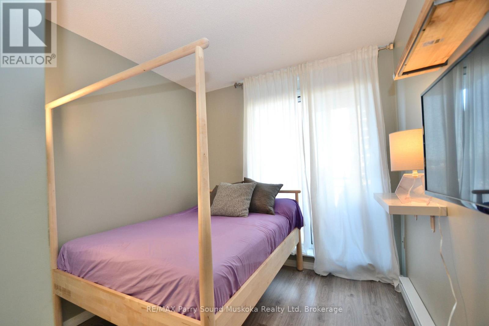 205 - 1071 Queens Avenue E, Oakville, Ontario  L6H 2R5 - Photo 6 - W12207580
