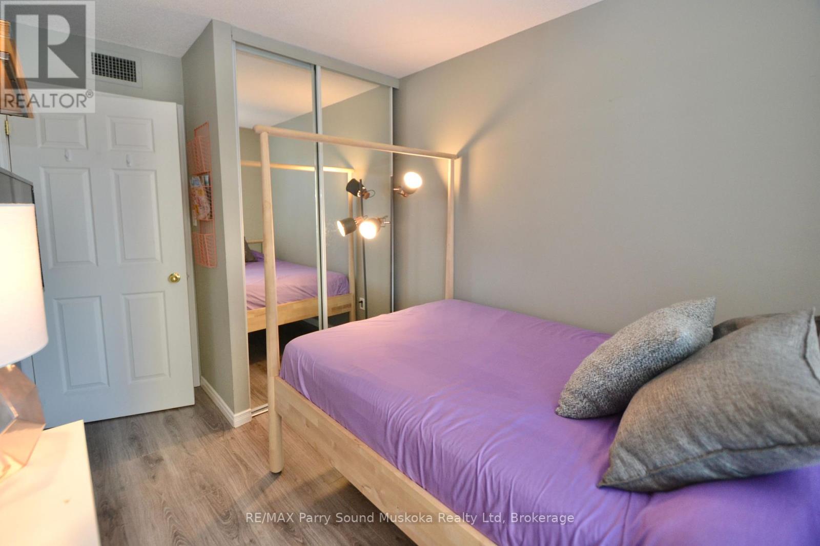 205 - 1071 Queens Avenue E, Oakville, Ontario  L6H 2R5 - Photo 7 - W12207580