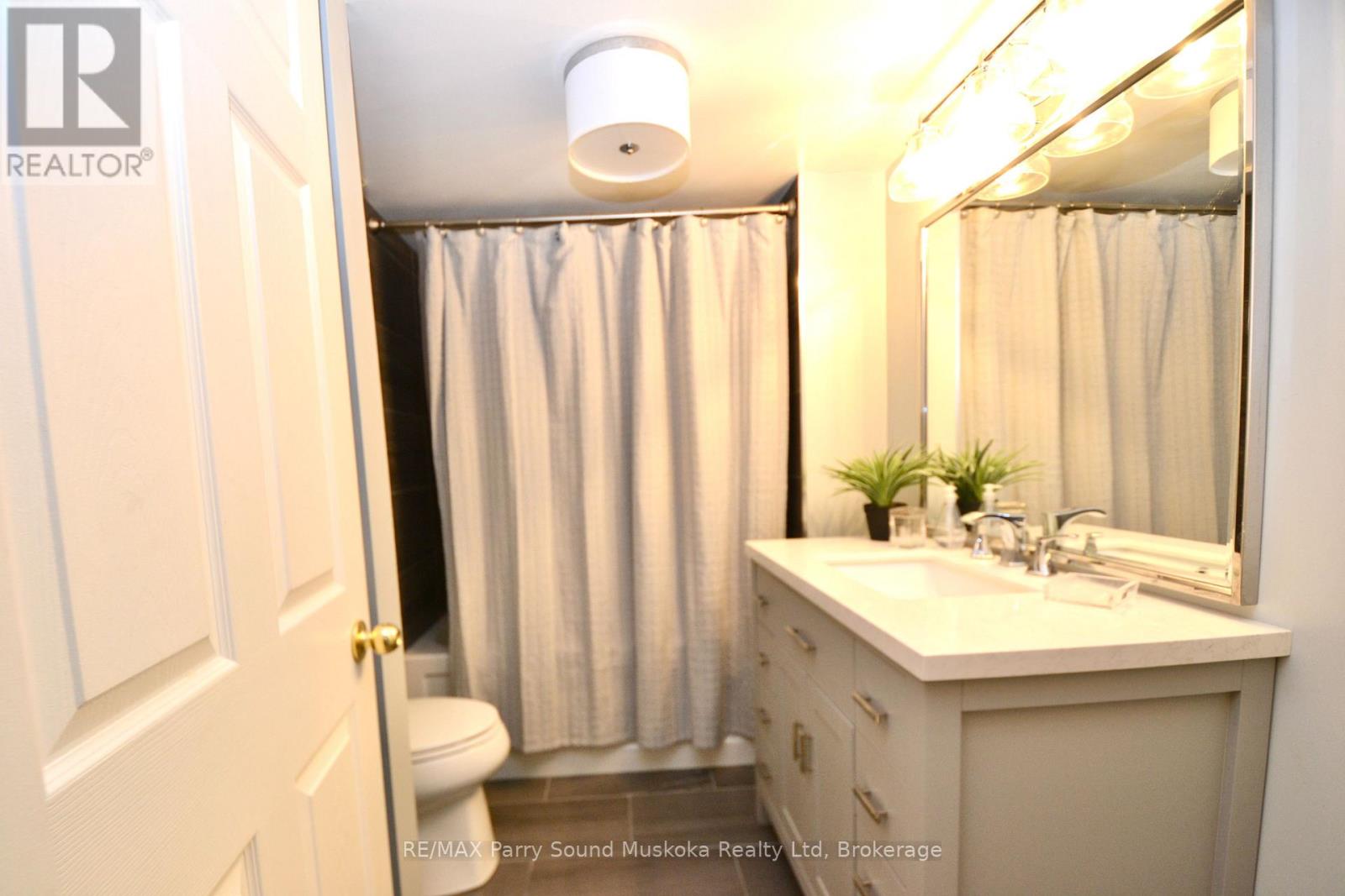 205 - 1071 Queens Avenue E, Oakville, Ontario  L6H 2R5 - Photo 8 - W12207580