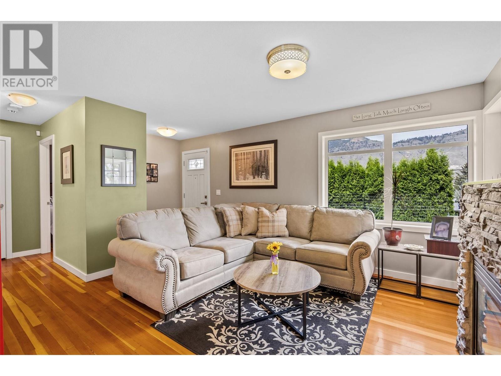 Property at 2015 Valleyview Drive image 4