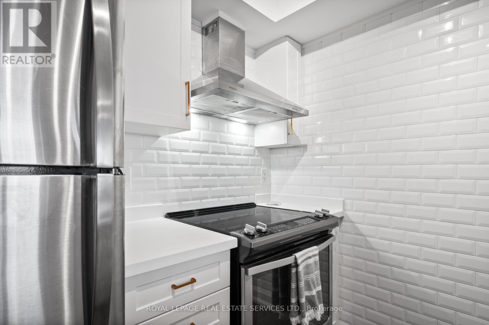 812 - 61 Heintzman Street, Toronto, Ontario  M6P 5A2 - Photo 3 - W12207423