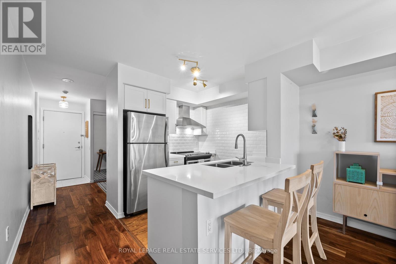 812 - 61 Heintzman Street, Toronto, Ontario  M6P 5A2 - Photo 5 - W12207423