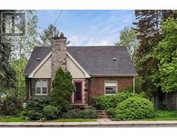 204 MELVILLE Street, Dundas, Ontario