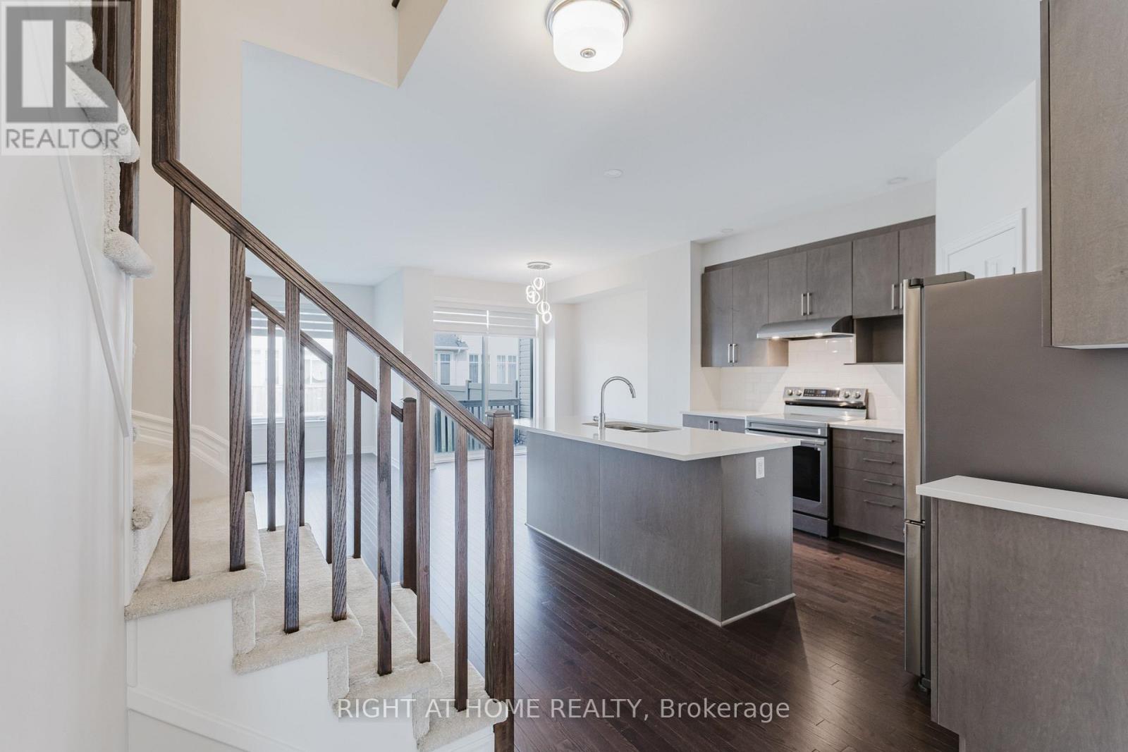 515 Muscari Street, Ottawa, Ontario  K1T 0S3 - Photo 11 - X12207525