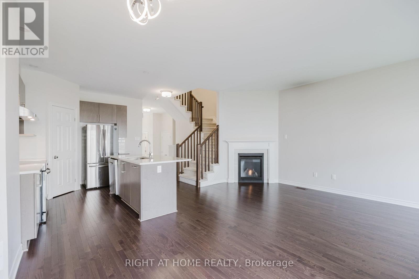 515 Muscari Street, Ottawa, Ontario  K1T 0S3 - Photo 17 - X12207525
