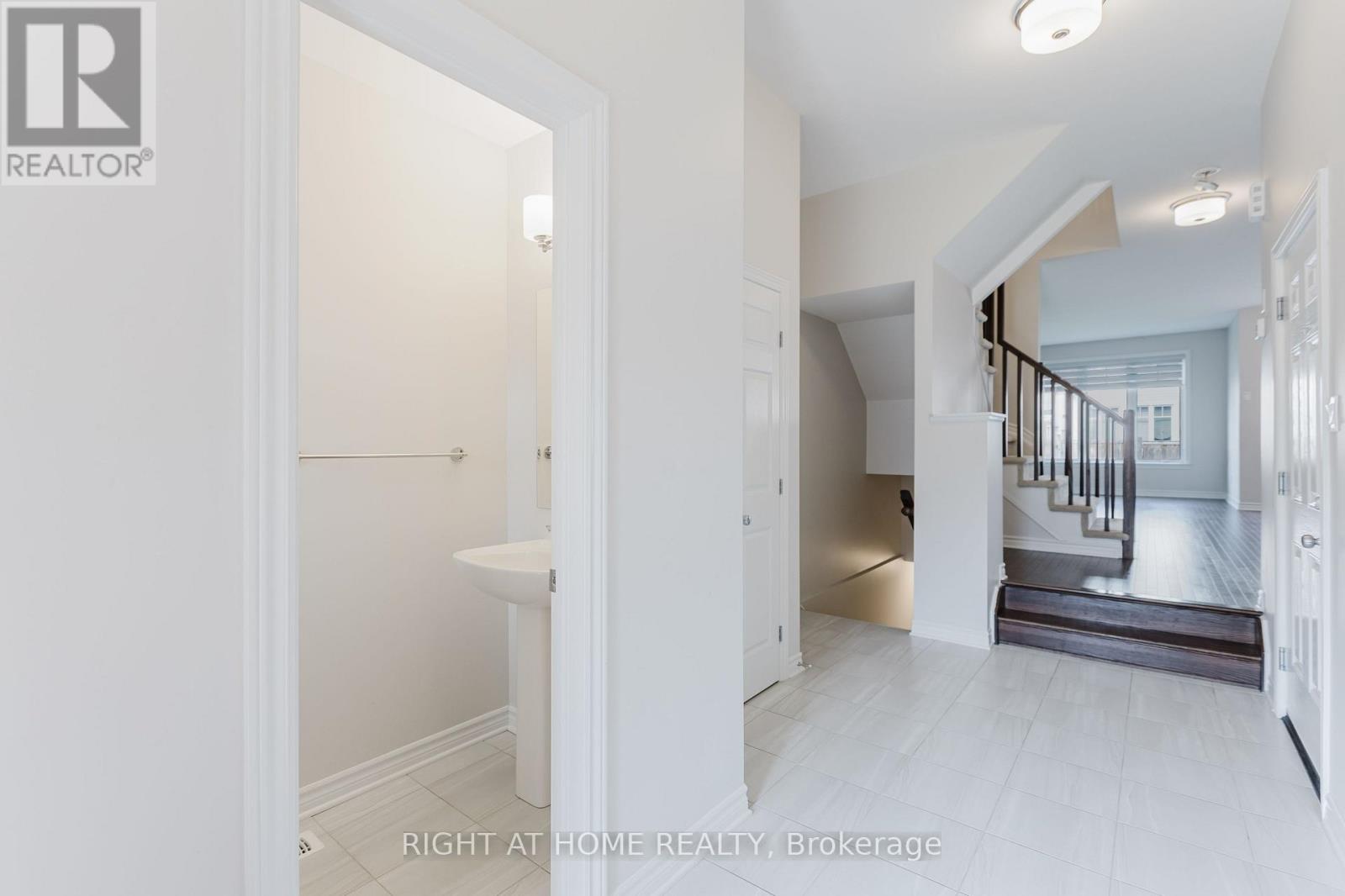 515 Muscari Street, Ottawa, Ontario  K1T 0S3 - Photo 5 - X12207525