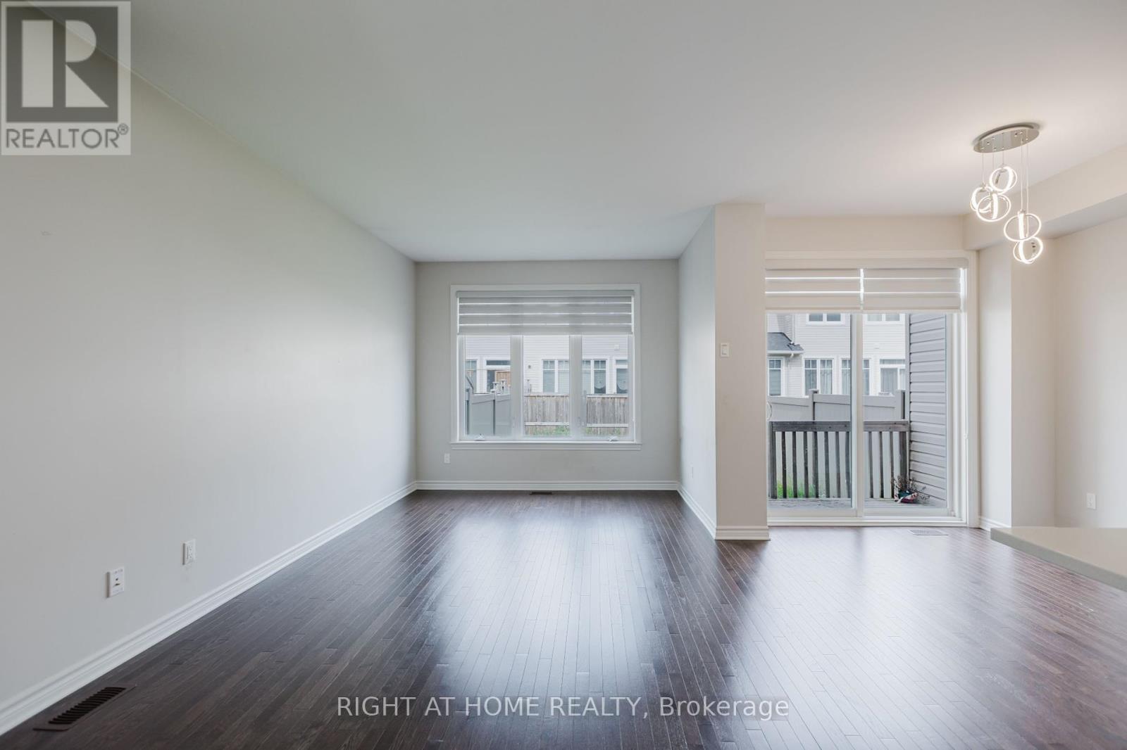 515 Muscari Street, Ottawa, Ontario  K1T 0S3 - Photo 9 - X12207525