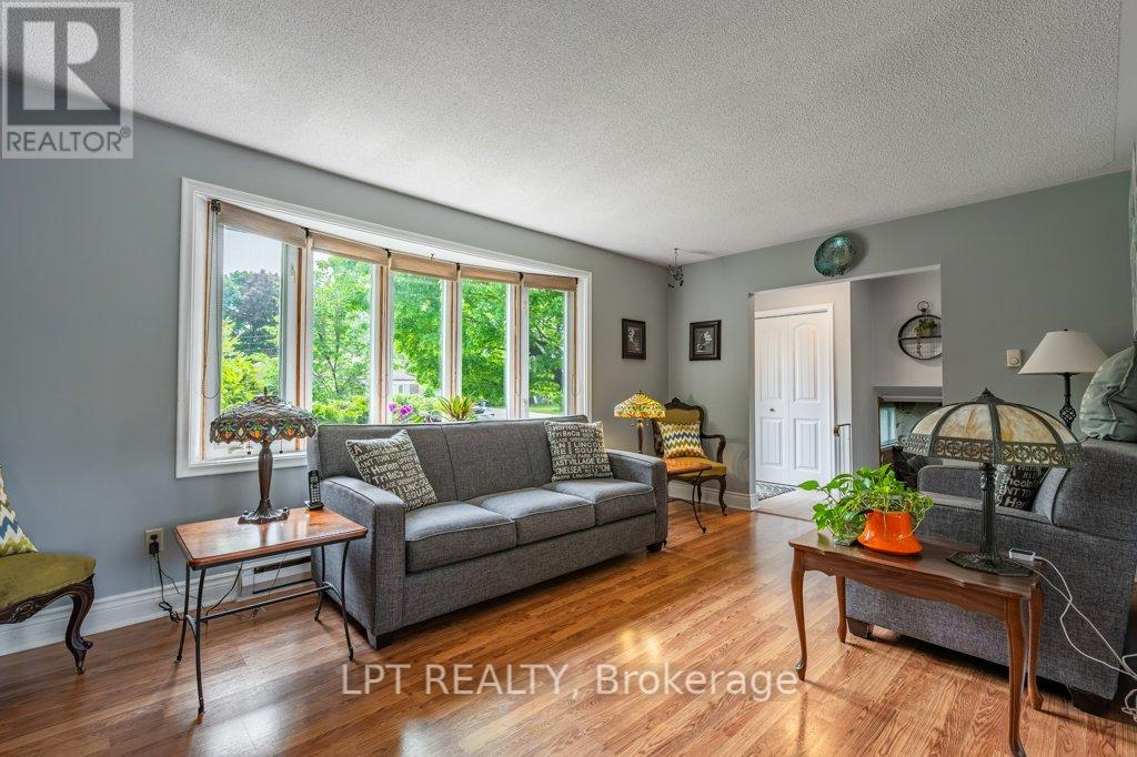670 Sussex Boulevard, Kingston, Ontario  K7M 5B1 - Photo 10 - X12207597