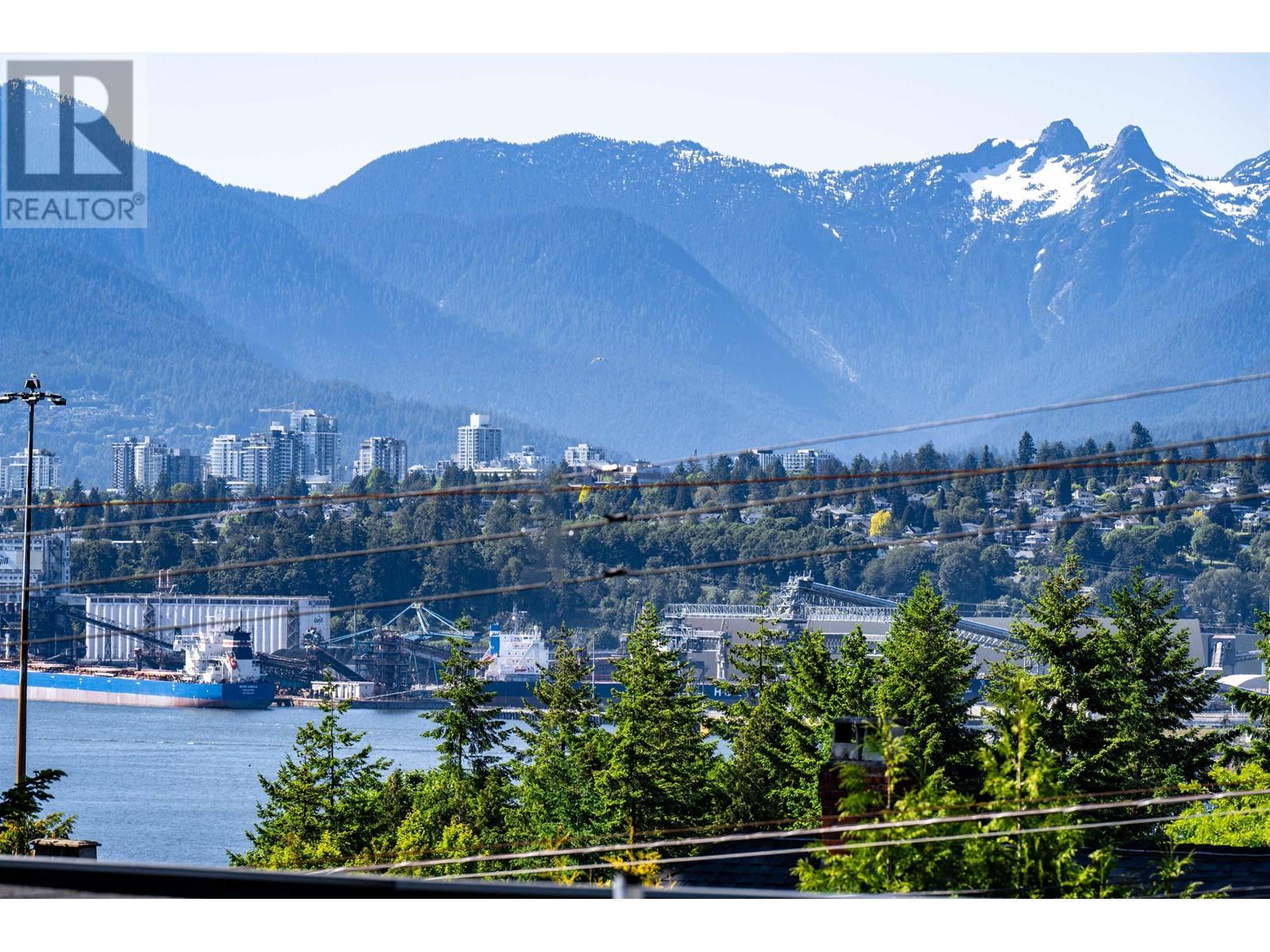 3439 DUNDAS STREET, Vancouver, British Columbia