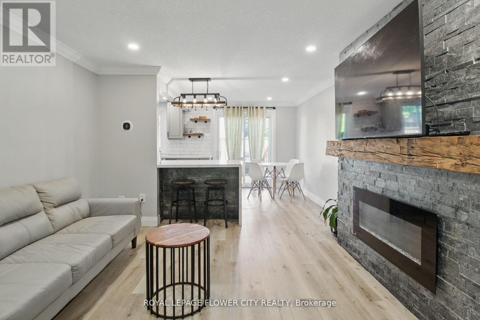 129 - 151 Gateshead Crescent, Hamilton, Ontario  L8G 3W1 - Photo 1 - X12203857