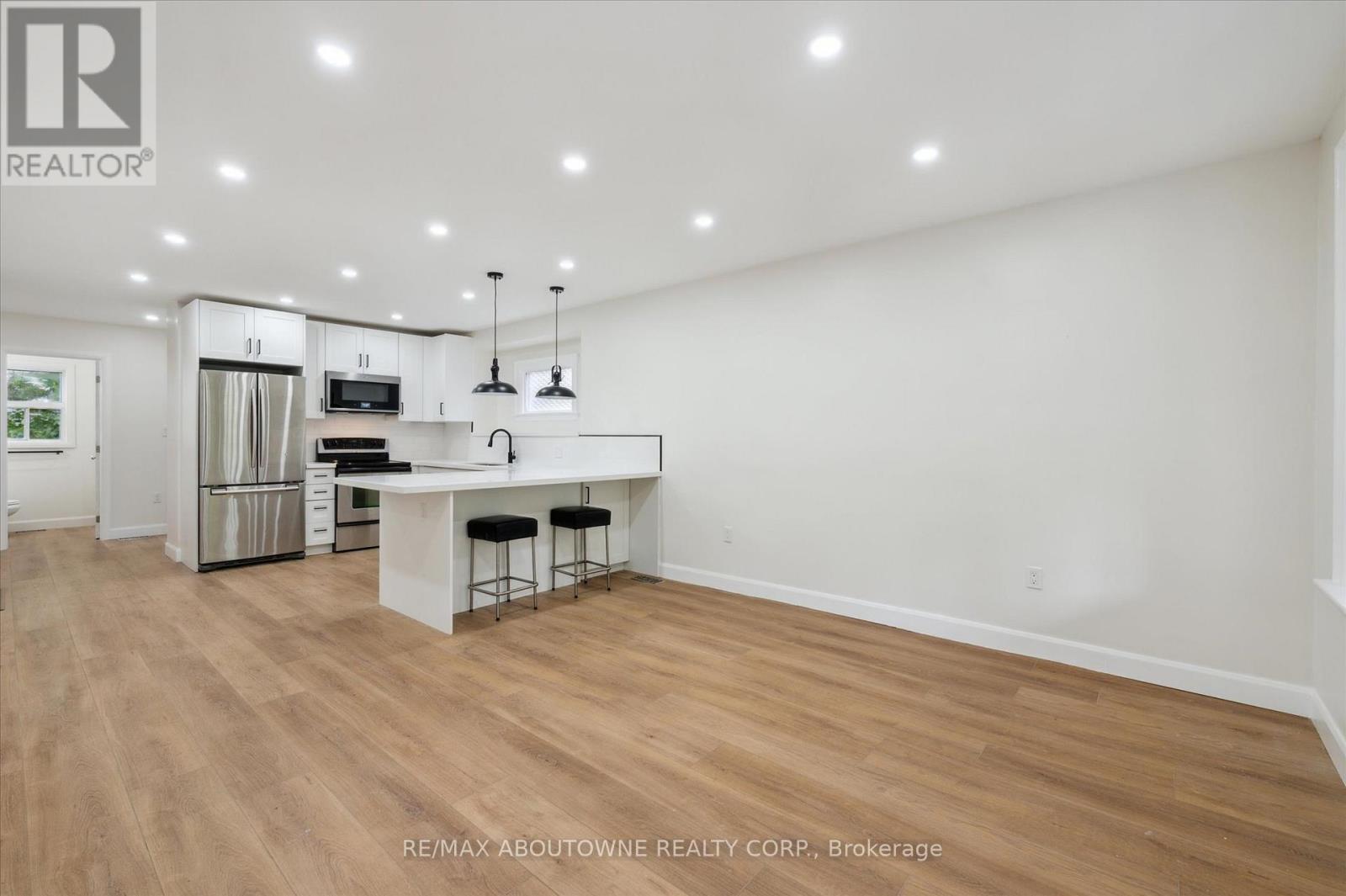 289 Houghton Avenue S, Hamilton, Ontario  L8K 2N4 - Photo 8 - X12207160