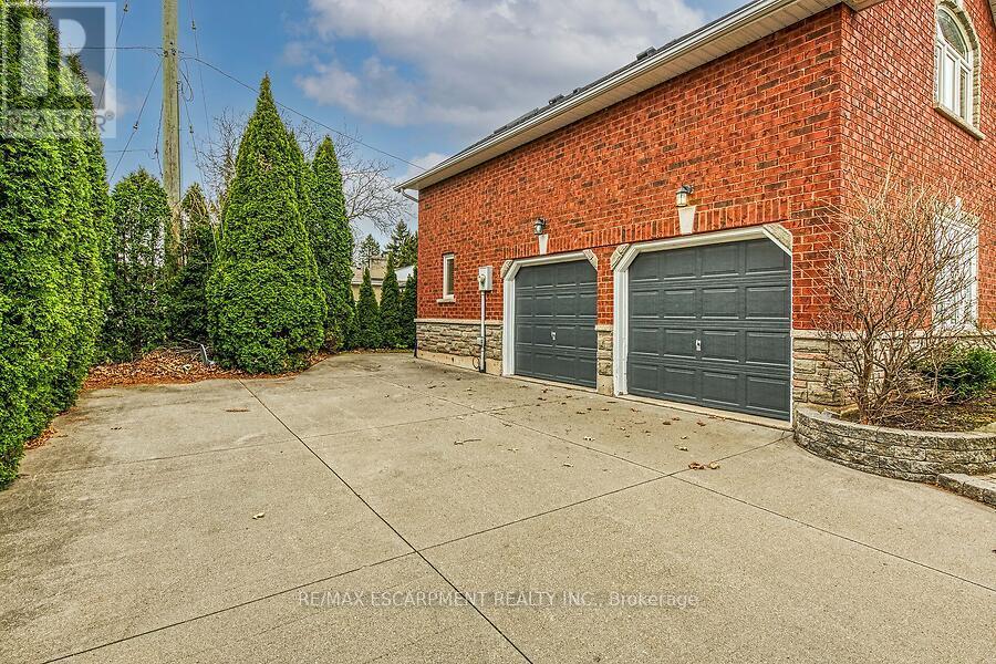 338 Central Avenue, Grimsby, Ontario  L3M 4W7 - Photo 32 - X12207187