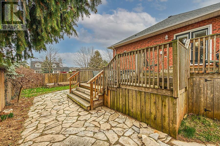 338 Central Avenue, Grimsby, Ontario  L3M 4W7 - Photo 35 - X12207187