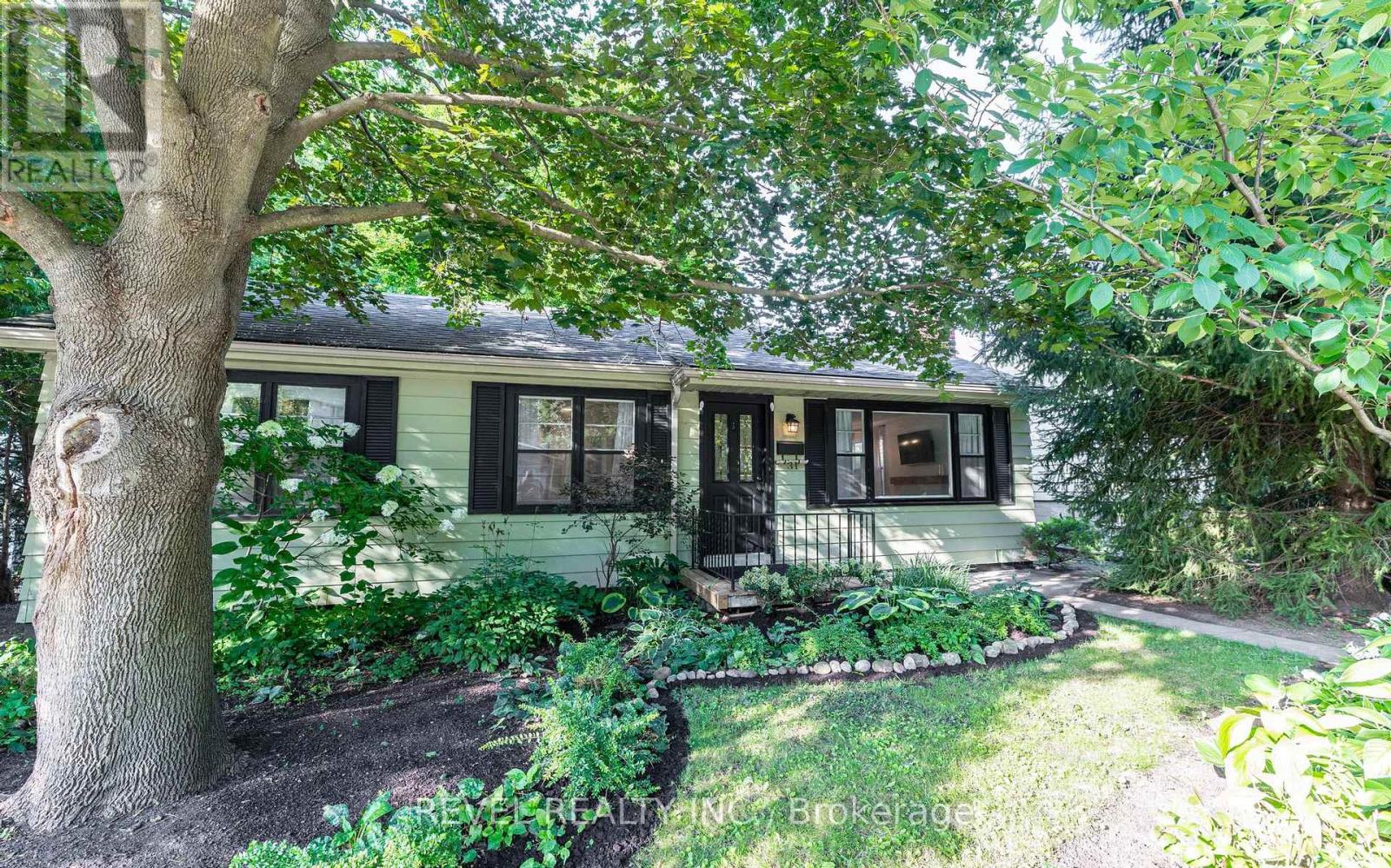 31 Academy Street, Hamilton, Ontario  L9G 2X8 - Photo 1 - X12207237