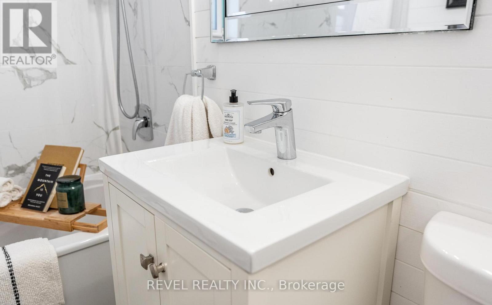 31 Academy Street, Hamilton, Ontario  L9G 2X8 - Photo 10 - X12207237