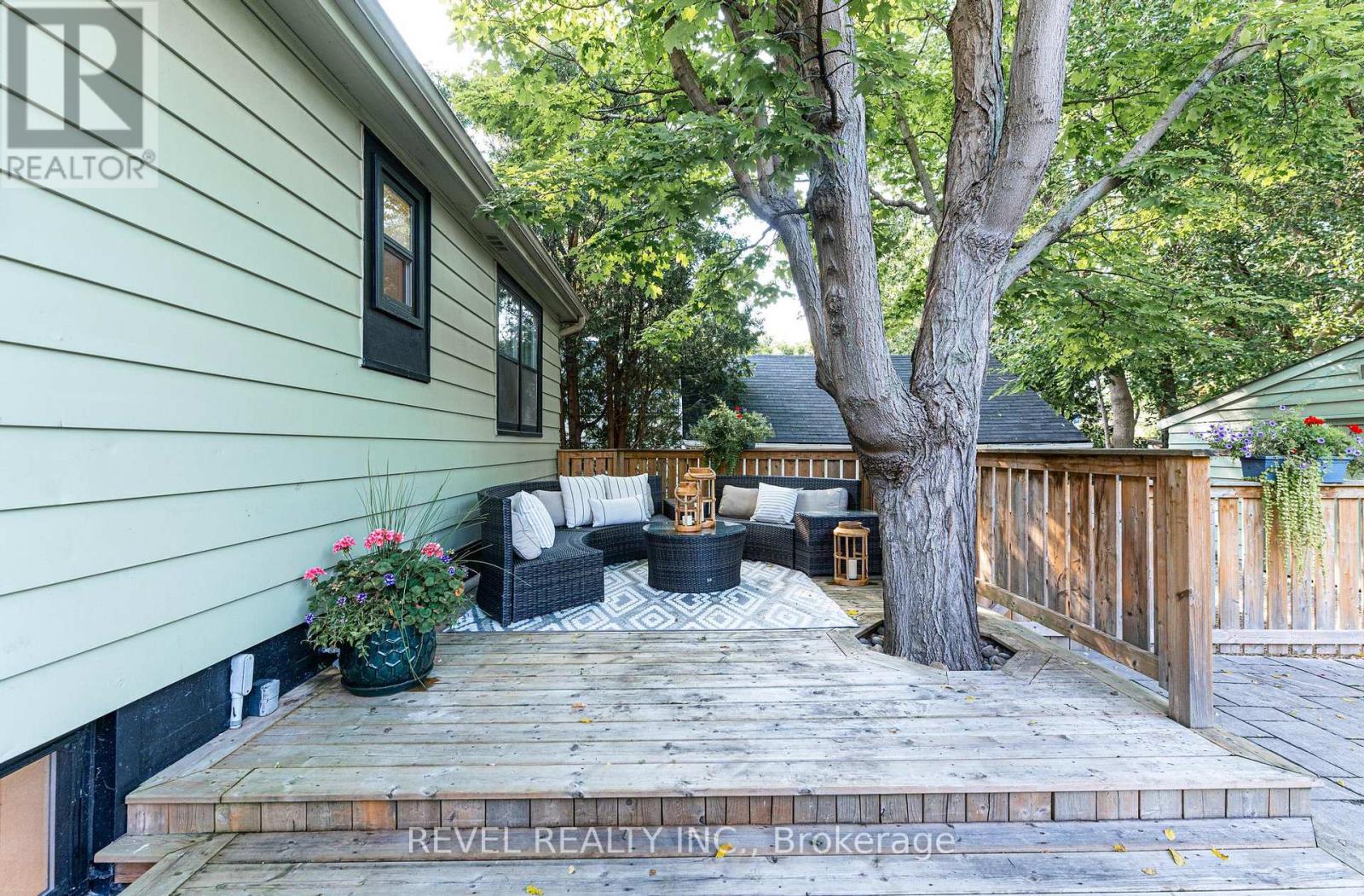31 Academy Street, Hamilton, Ontario  L9G 2X8 - Photo 14 - X12207237