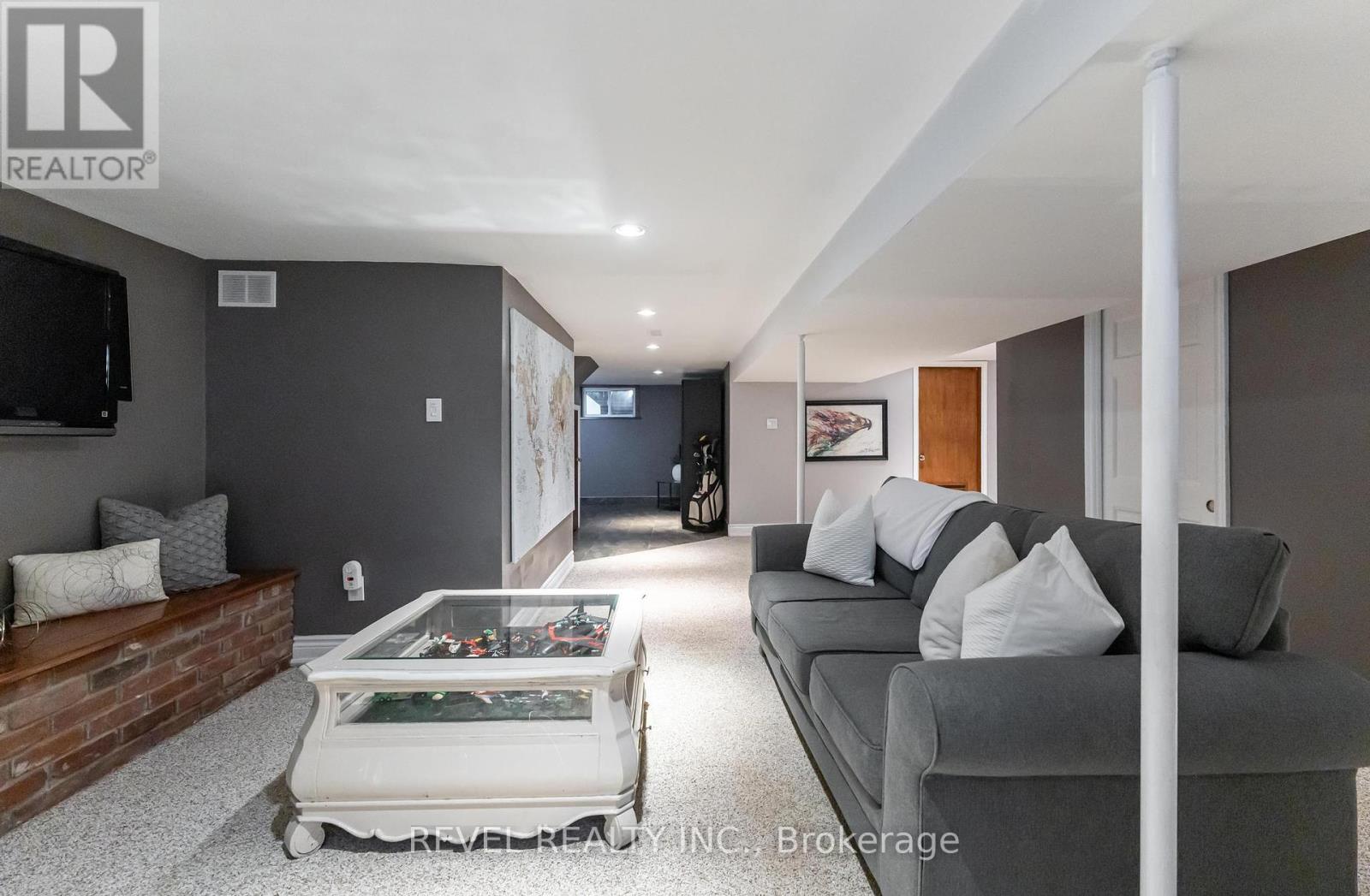 31 Academy Street, Hamilton, Ontario  L9G 2X8 - Photo 24 - X12207237