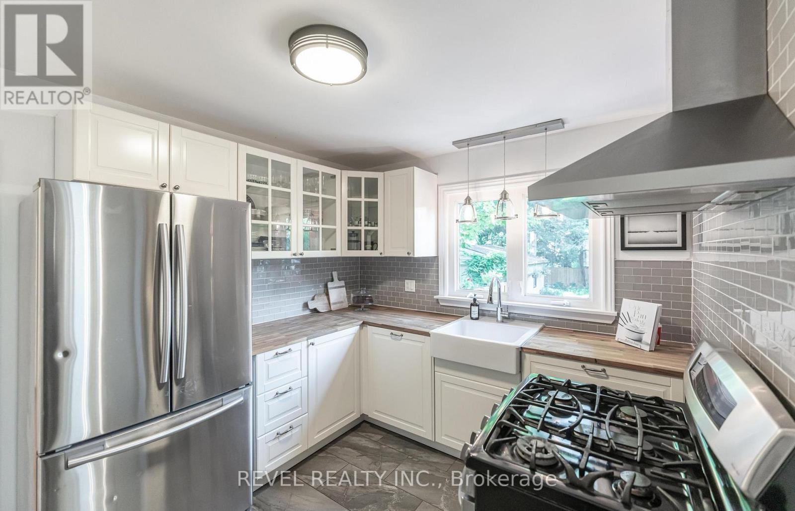 31 Academy Street, Hamilton, Ontario  L9G 2X8 - Photo 4 - X12207237