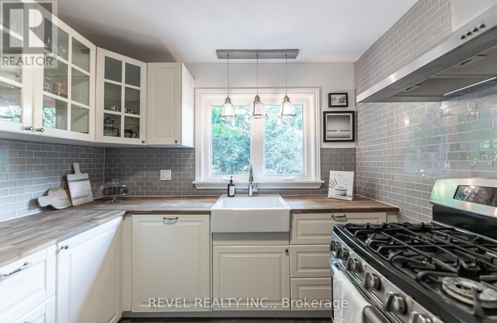 31 Academy Street, Hamilton, Ontario  L9G 2X8 - Photo 6 - X12207237