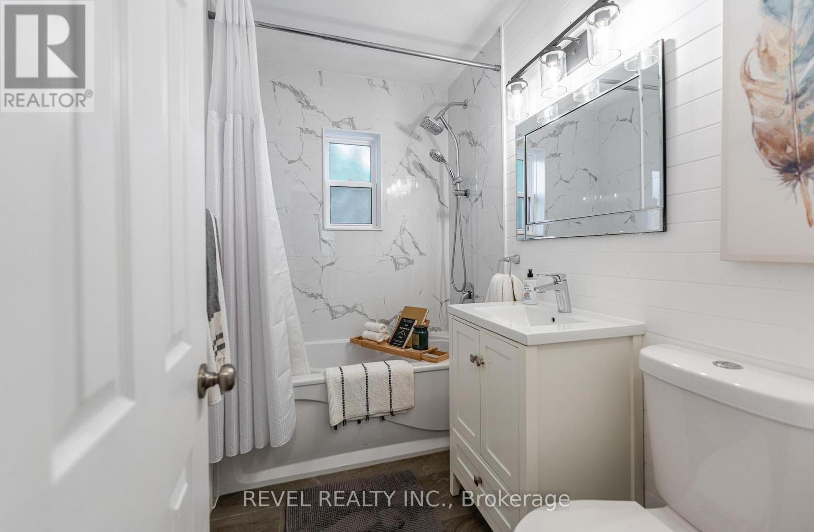 31 Academy Street, Hamilton, Ontario  L9G 2X8 - Photo 8 - X12207237