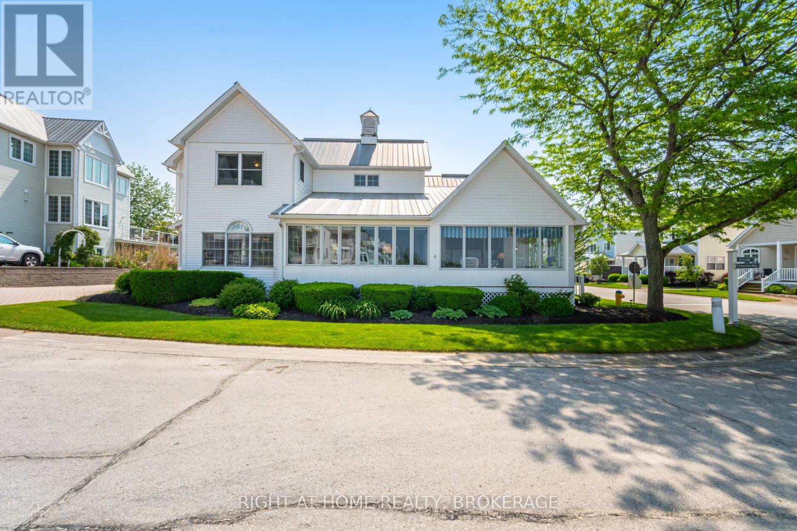 40 Promenade Way, Fort Erie (Crystal Beach), Ontario  L0S 1B0 - Photo 3 - X12207340