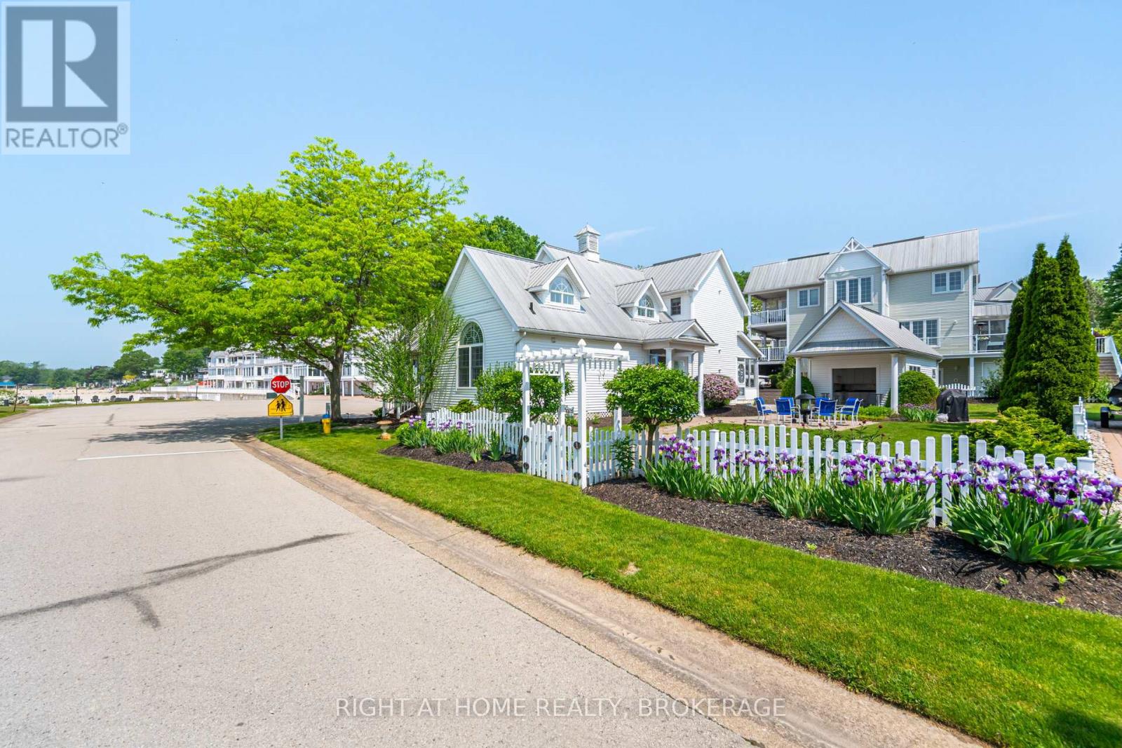 40 Promenade Way, Fort Erie (Crystal Beach), Ontario  L0S 1B0 - Photo 4 - X12207340