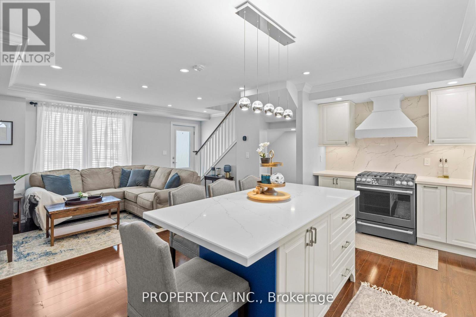 72 MARTHA STREET, Hamilton, Ontario