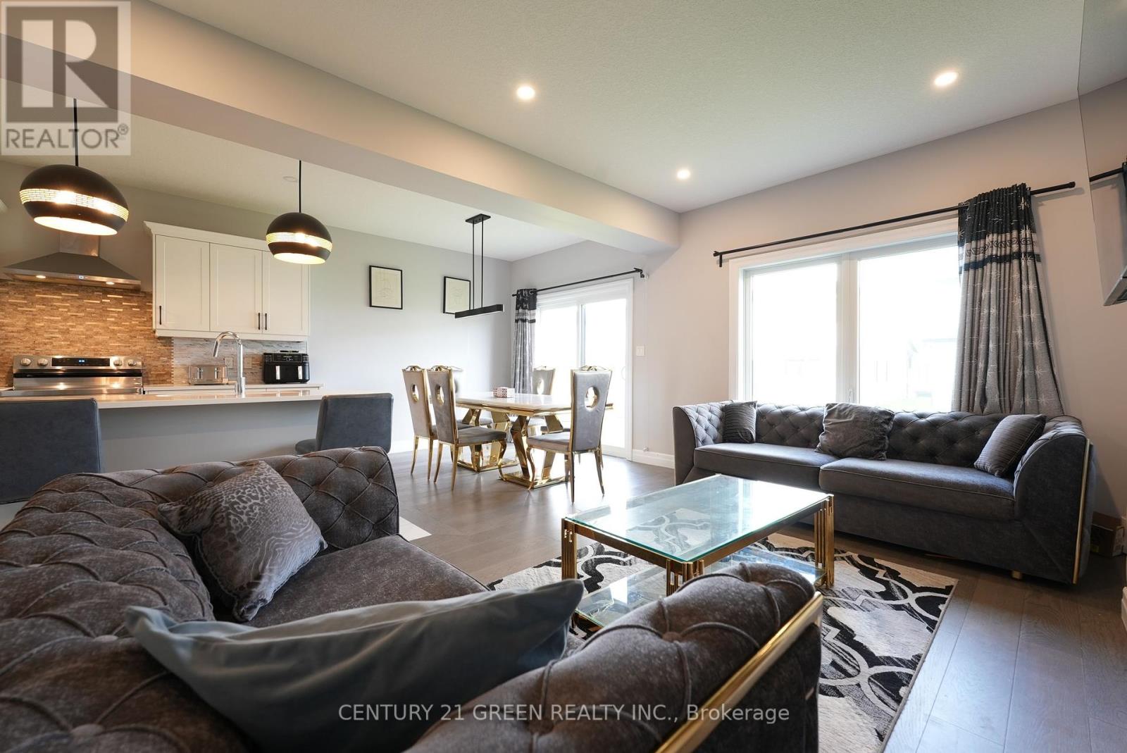 Photo 17 of 50 for 3861 Auckland Avenue