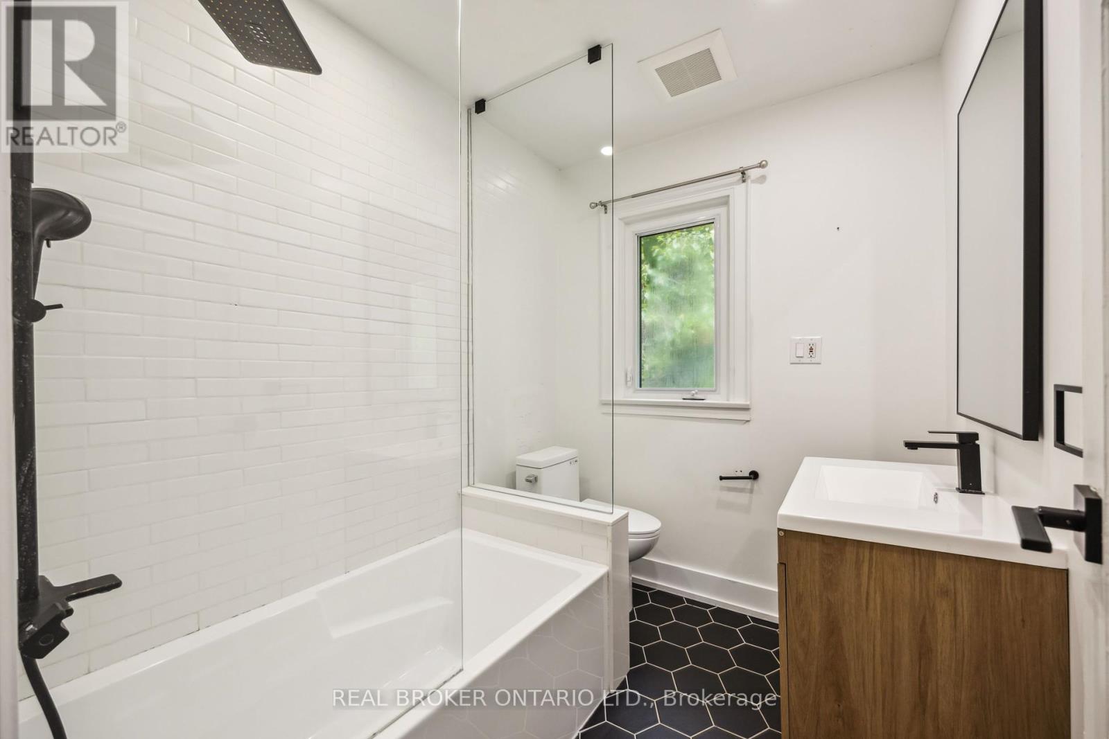 658 Davenport Road, Toronto, Ontario  M5R 1K9 - Photo 24 - C12207520