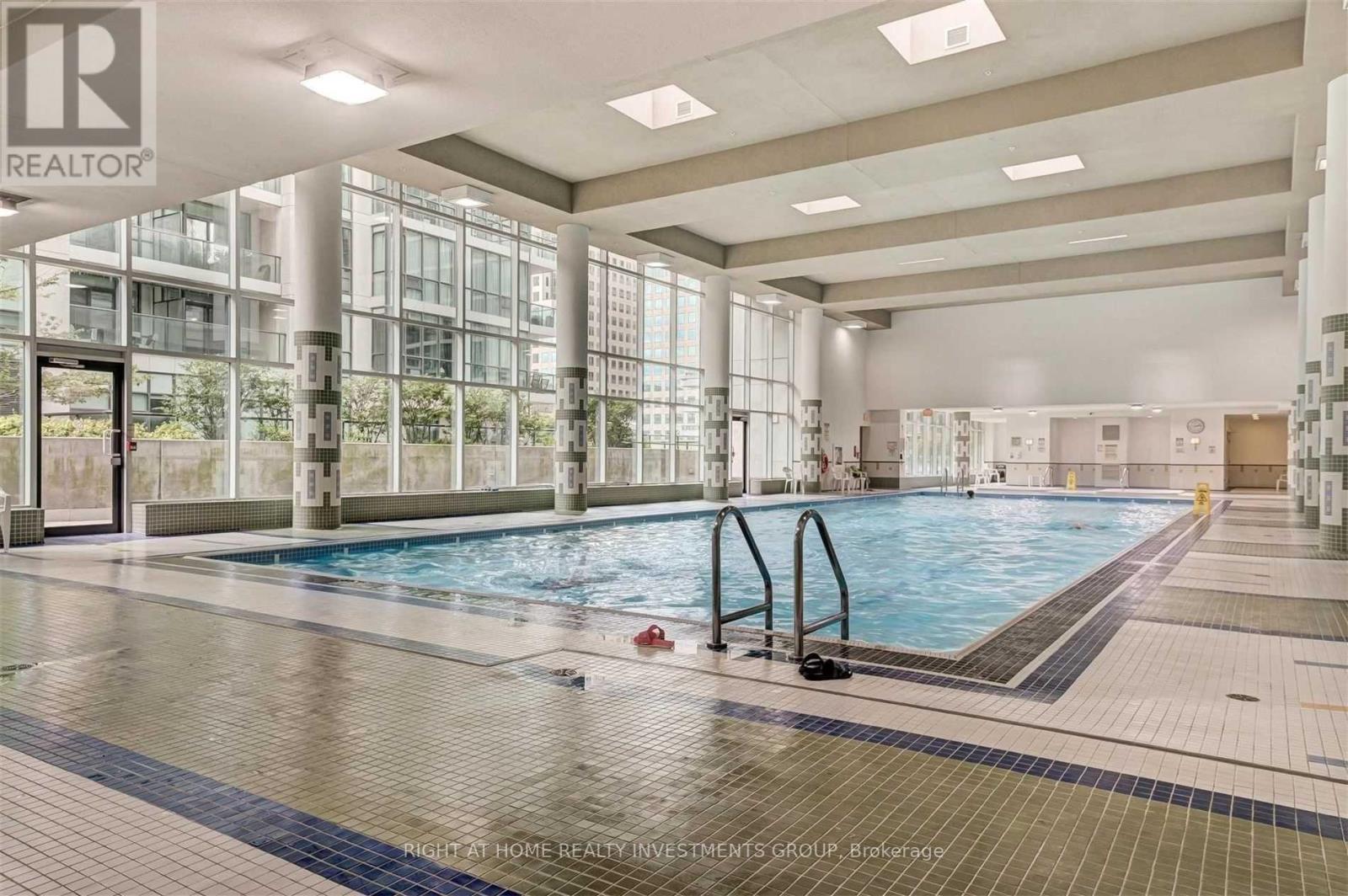 2302 - 16 Yonge Street, Toronto (Waterfront Communities), Ontario  M5E 2A3 - Photo 14 - C12207620