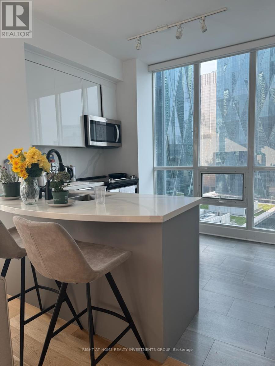 2302 - 16 Yonge Street, Toronto (Waterfront Communities), Ontario  M5E 2A3 - Photo 2 - C12207620