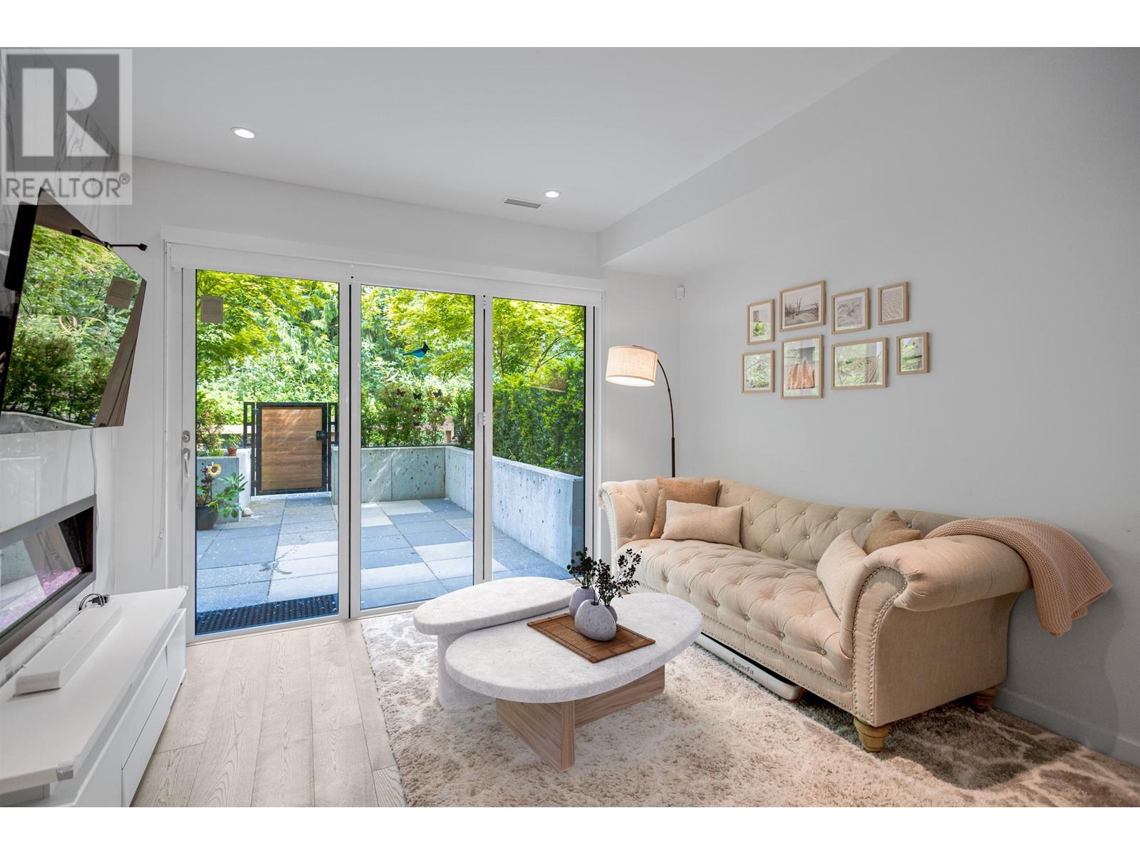 8 1960 Glenaire Drive, North Vancouver, British Columbia  V7P 1Y1 - Photo 2 - R3012779