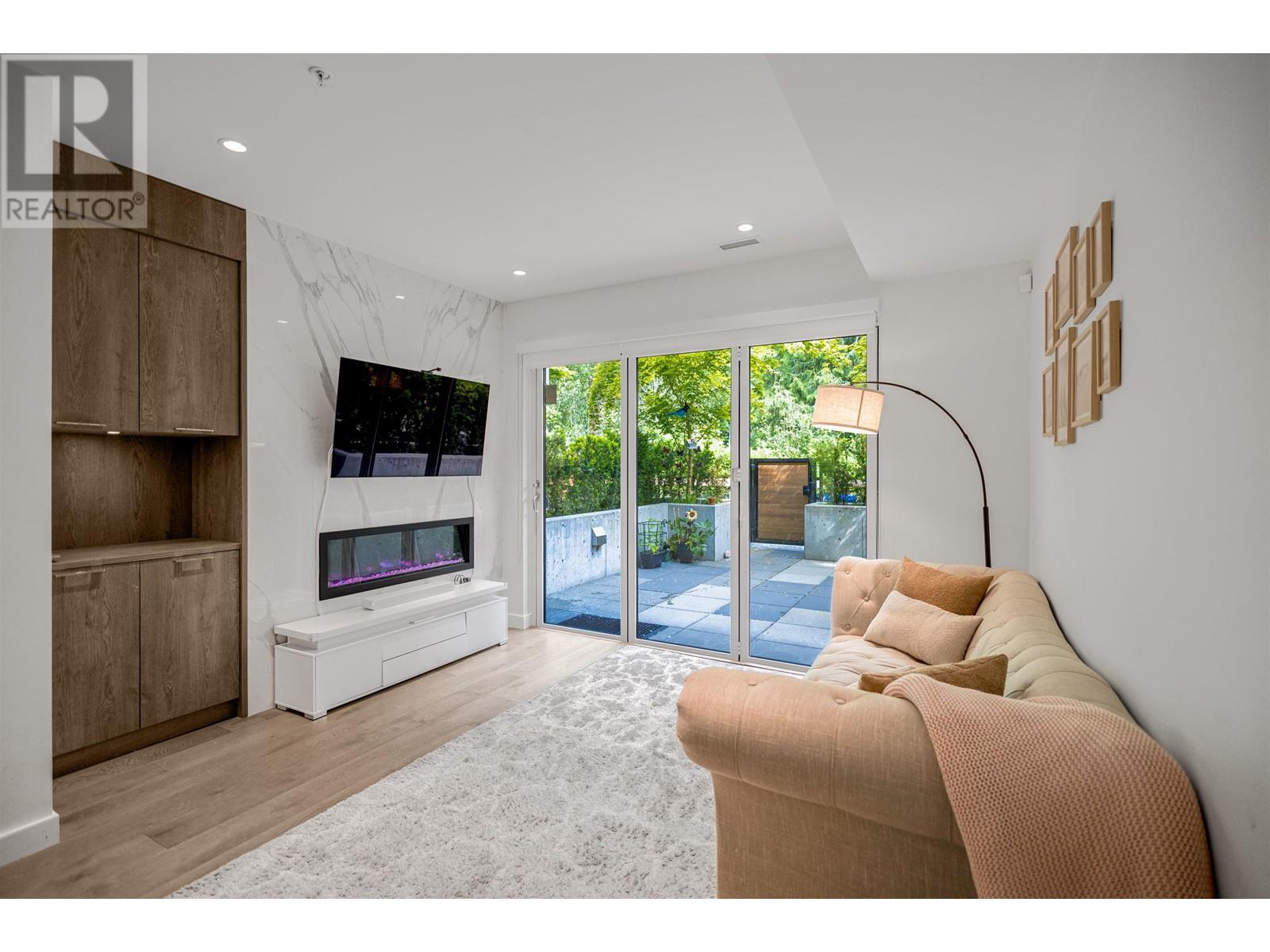 8 1960 Glenaire Drive, North Vancouver, British Columbia  V7P 1Y1 - Photo 3 - R3012779