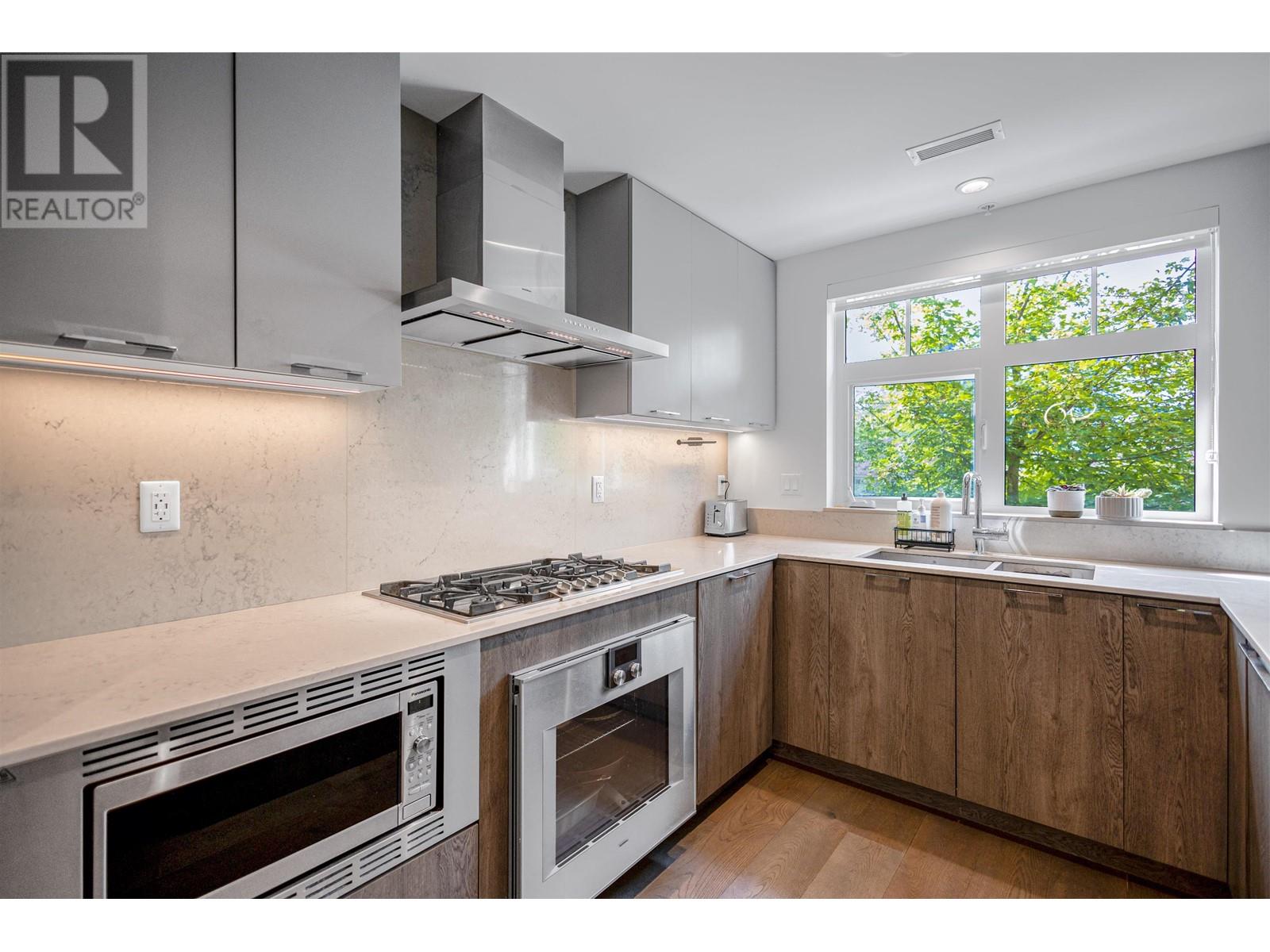 8 1960 Glenaire Drive, North Vancouver, British Columbia  V7P 1Y1 - Photo 12 - R3012779